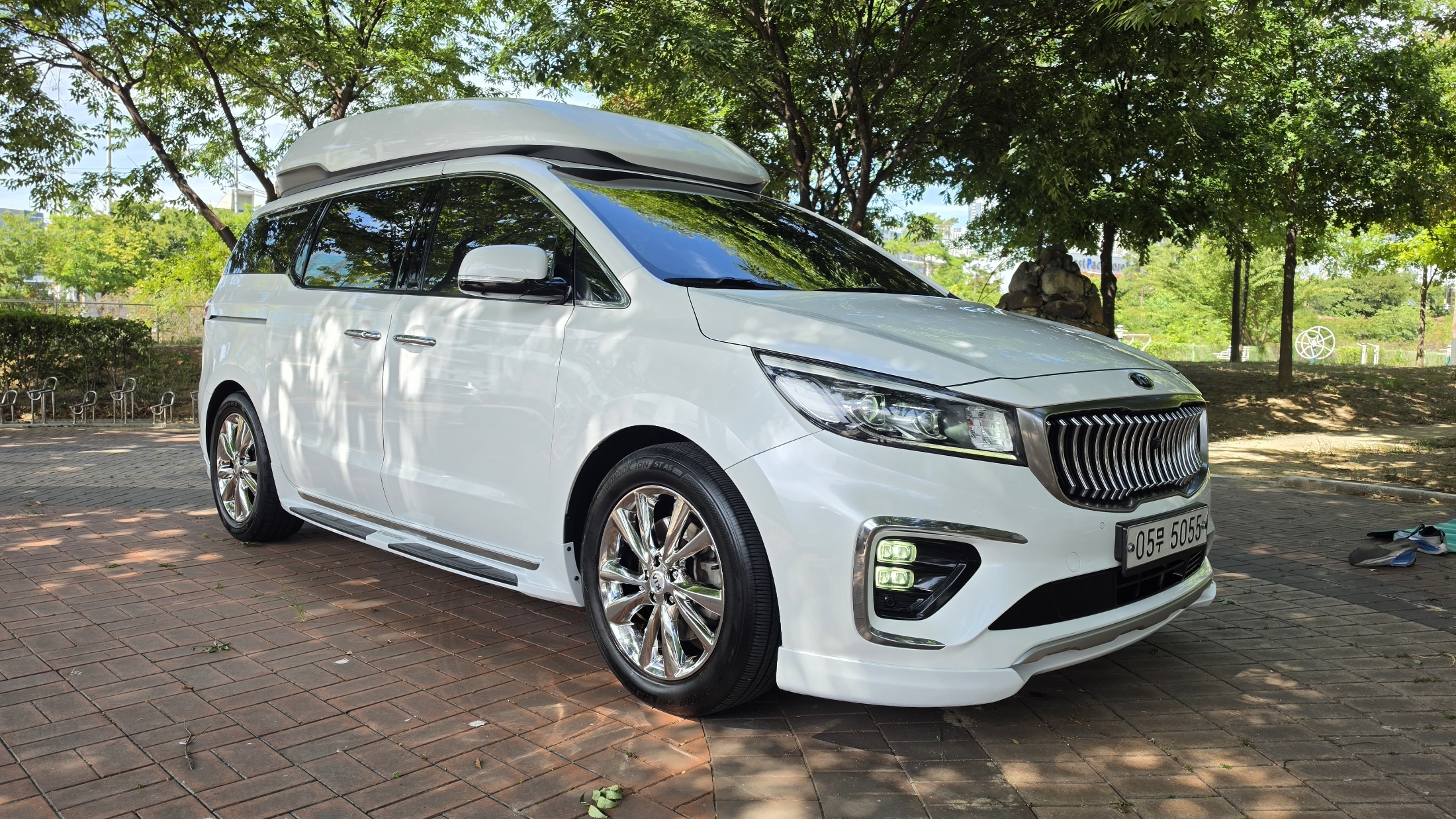 KIA CARNIVAL photo 2