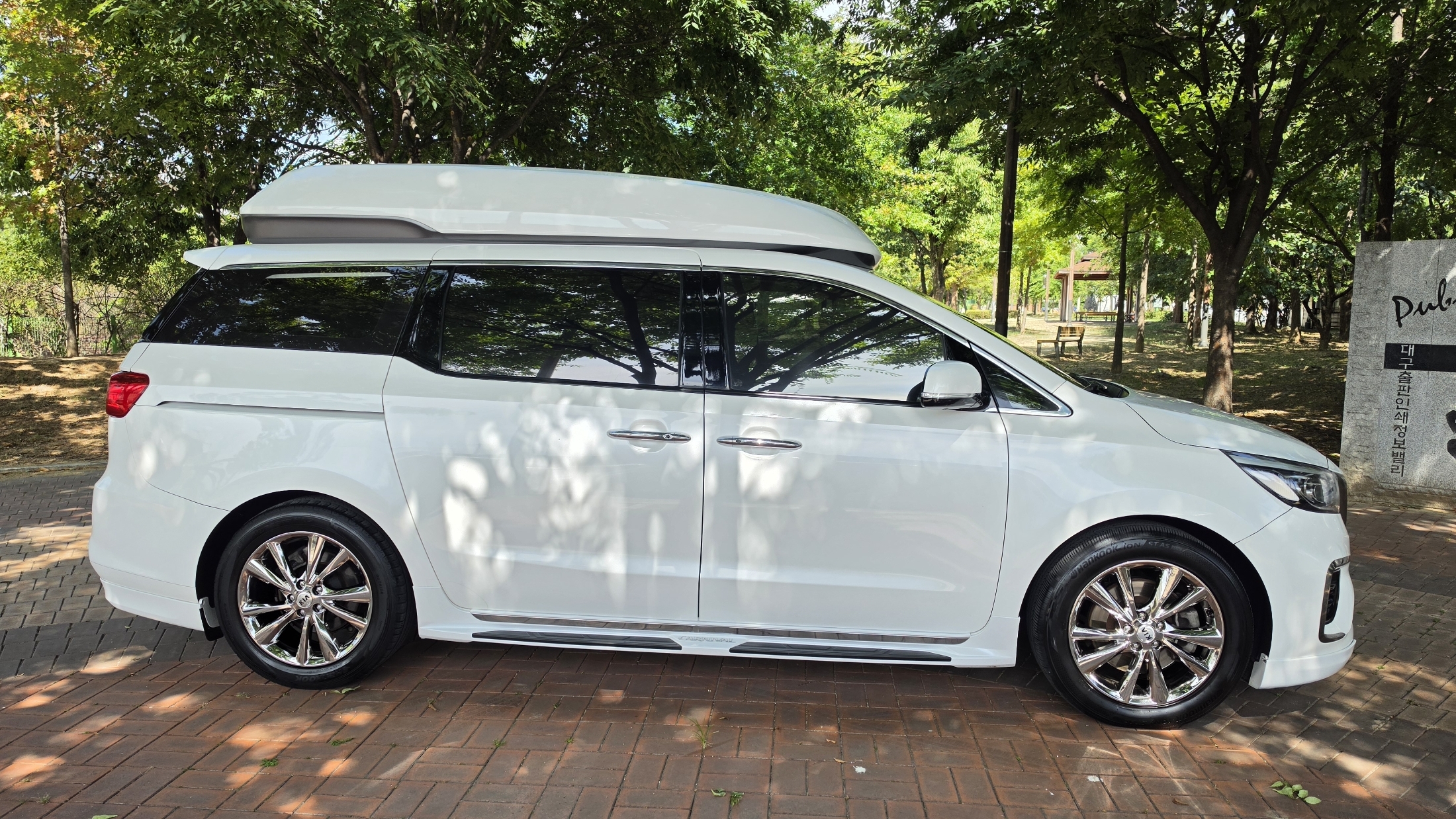 KIA CARNIVAL photo 3