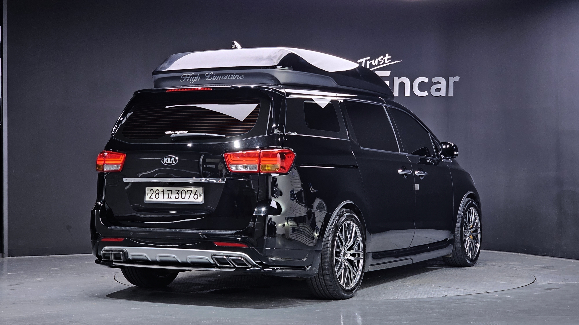 KIA CARNIVAL photo 2