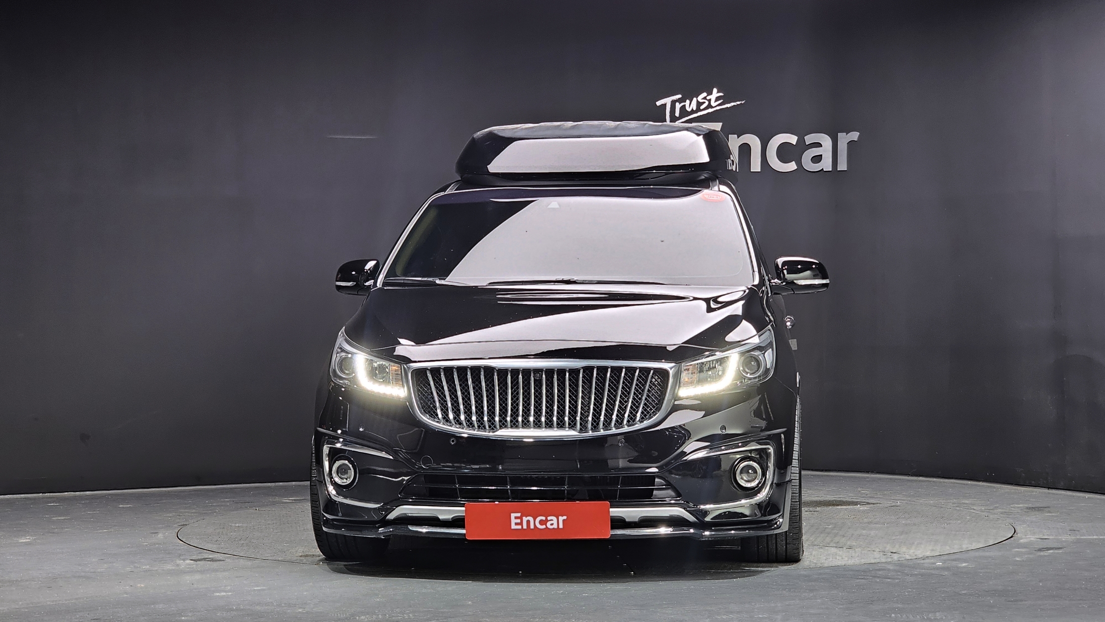 KIA CARNIVAL photo 3