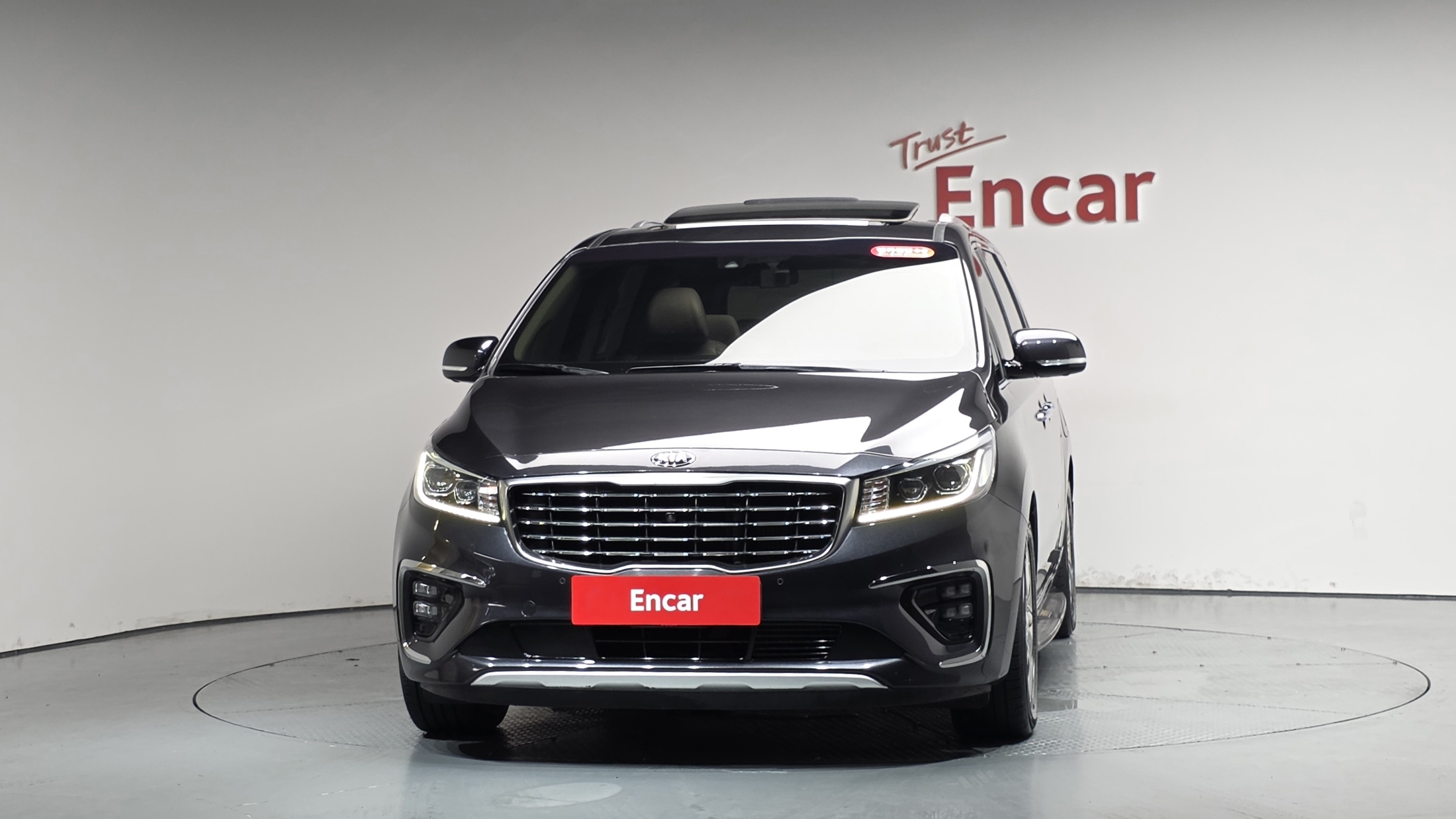 KIA CARNIVAL photo 2