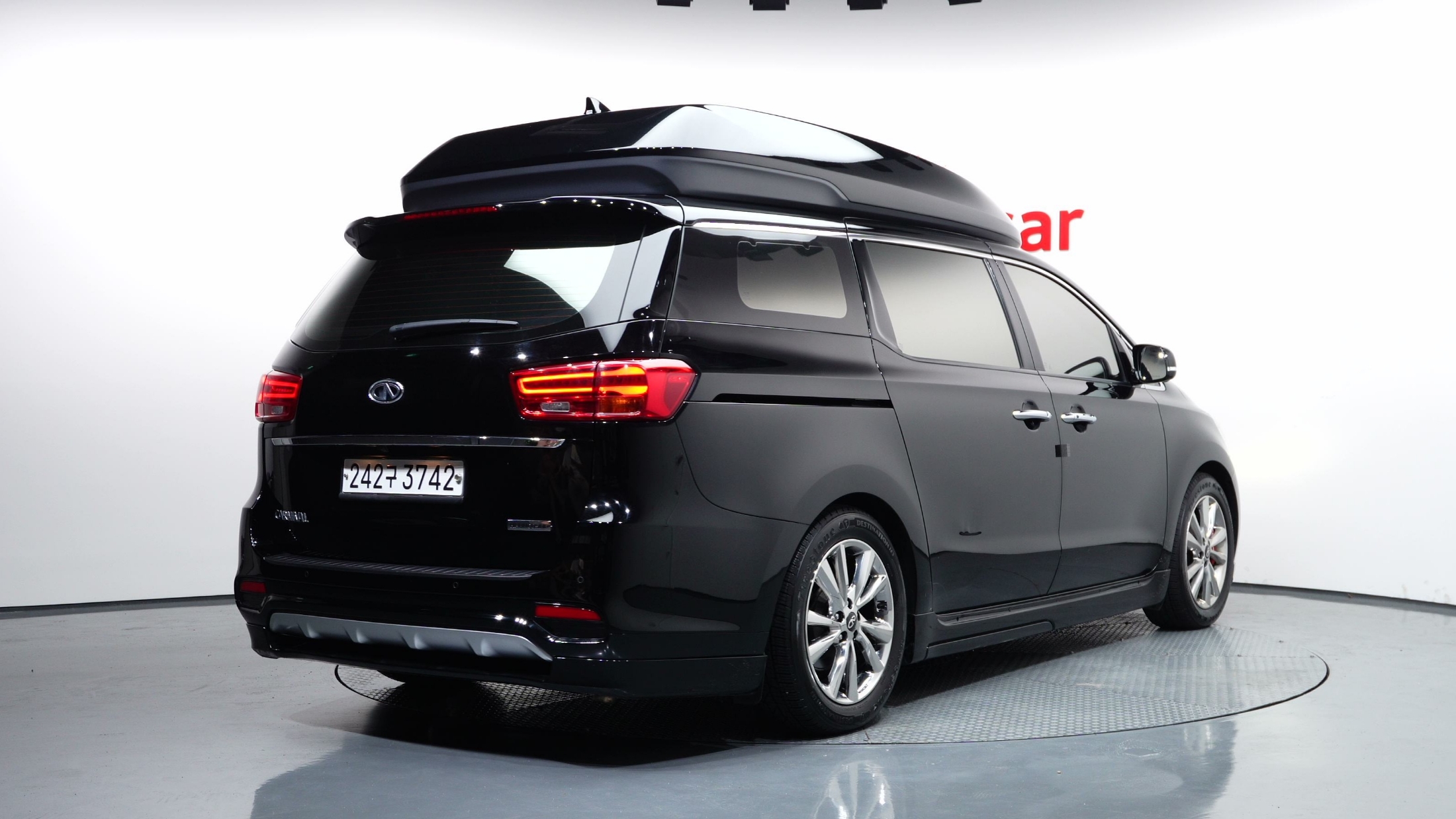 KIA CARNIVAL photo 2