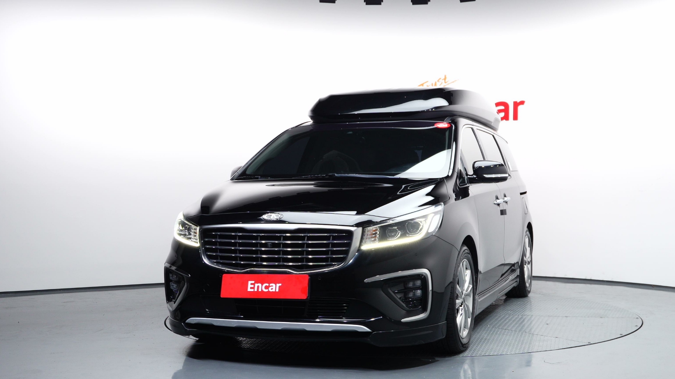 KIA CARNIVAL photo 3