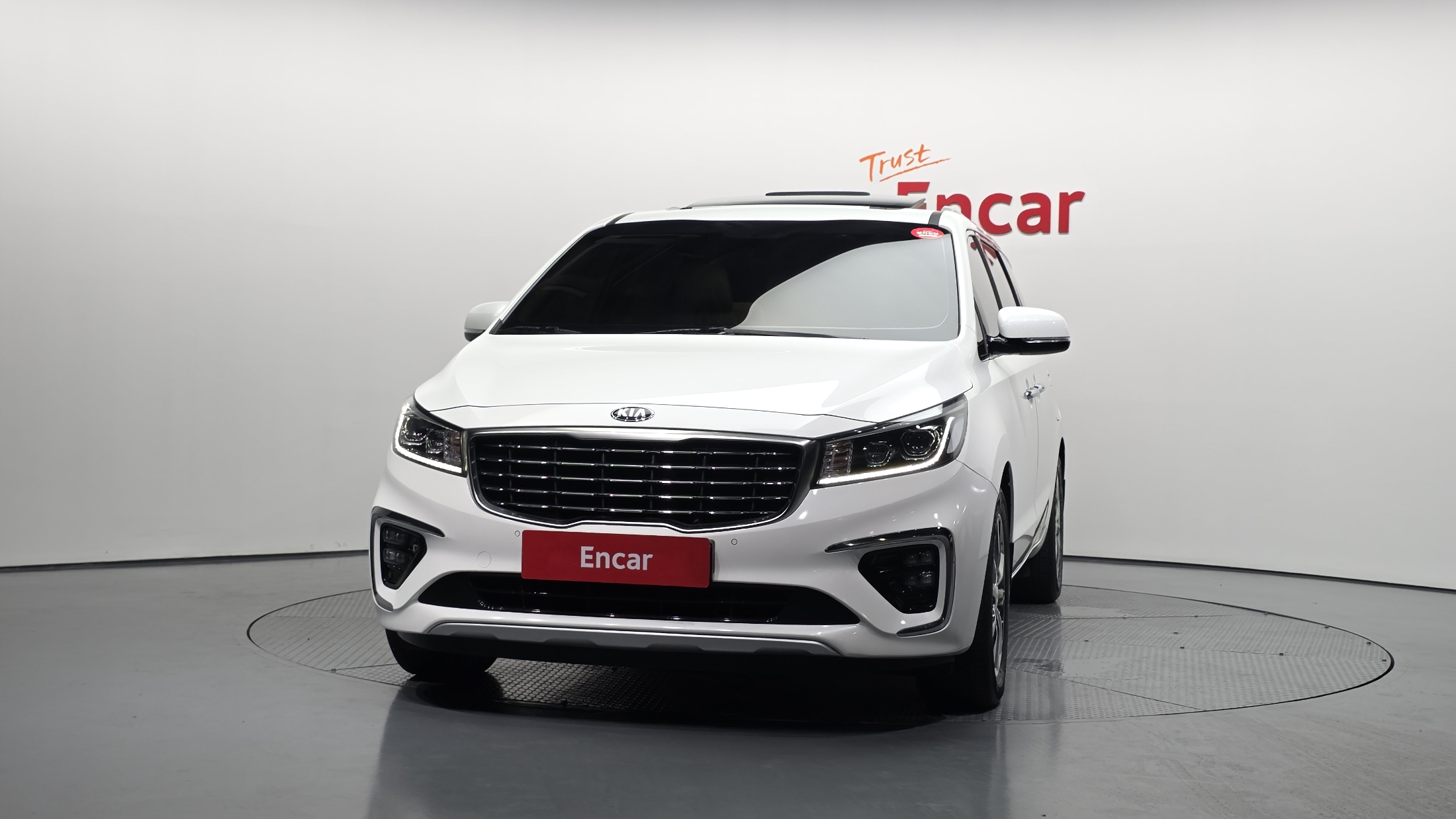 KIA CARNIVAL photo 3