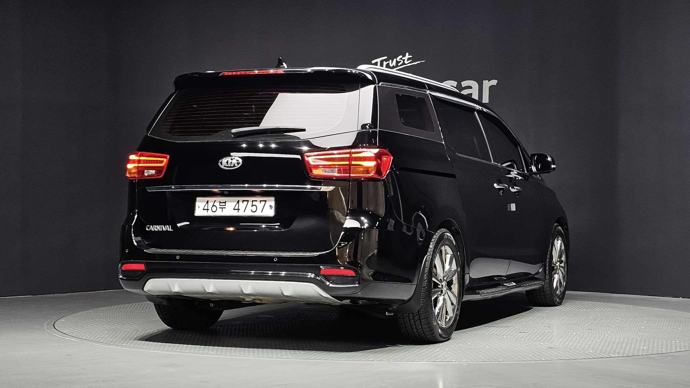 KIA CARNIVAL photo 2