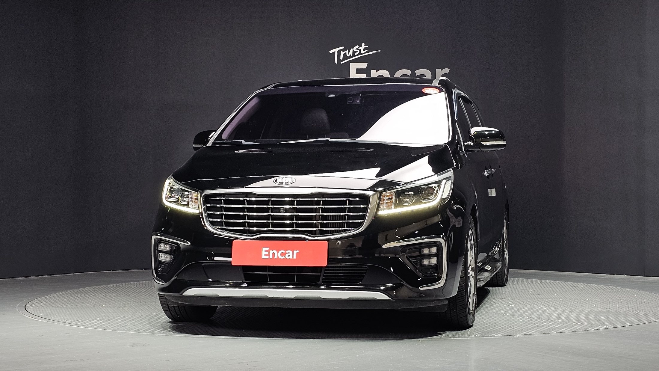 KIA CARNIVAL photo 3
