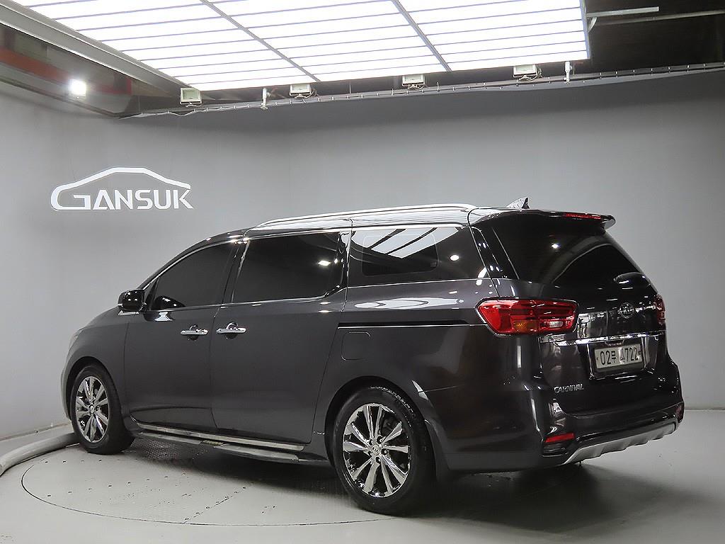 KIA CARNIVAL photo 3