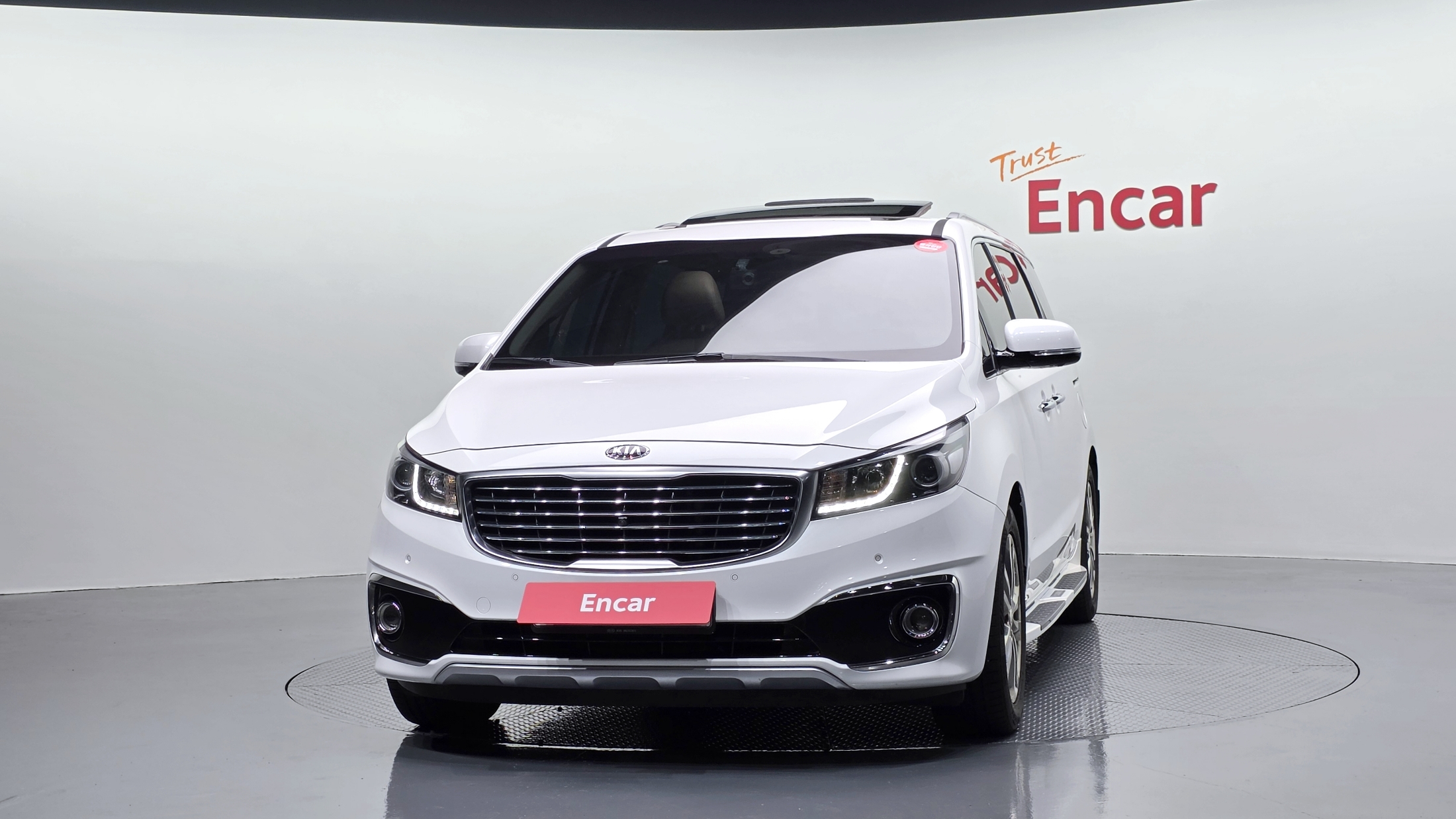 KIA CARNIVAL photo 3