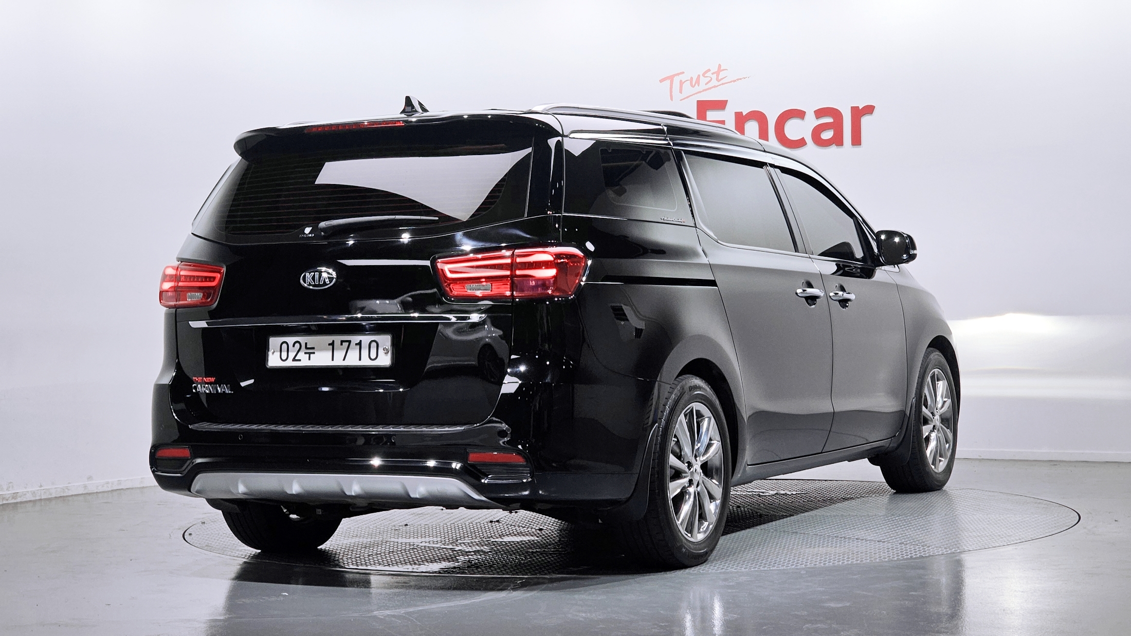 KIA CARNIVAL photo 2