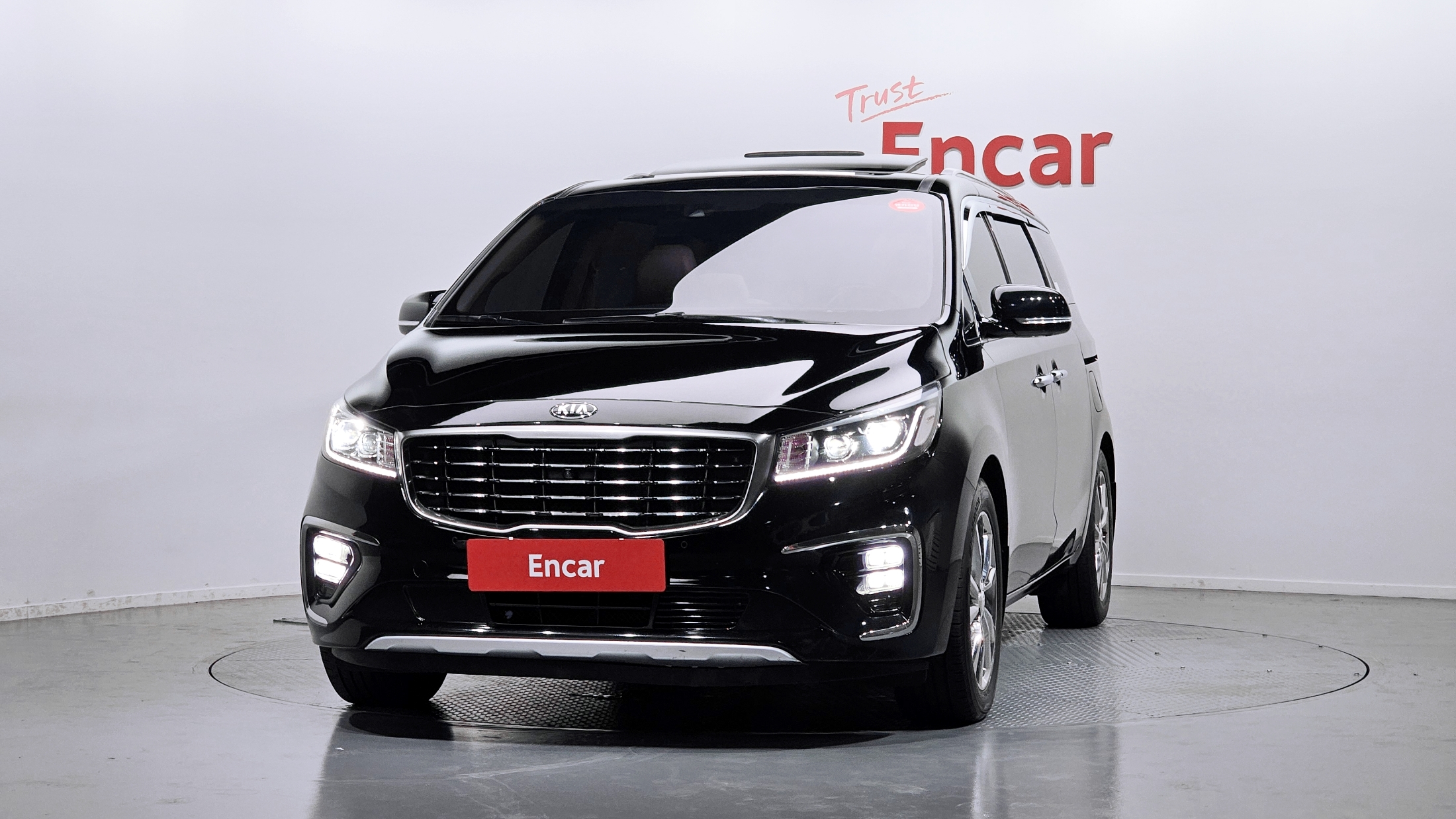 KIA CARNIVAL photo 3