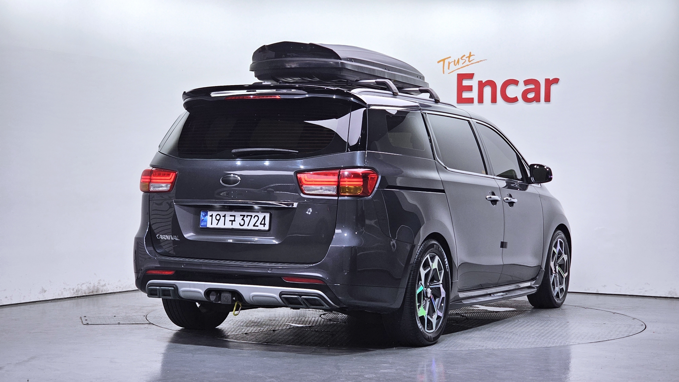 KIA CARNIVAL photo 2