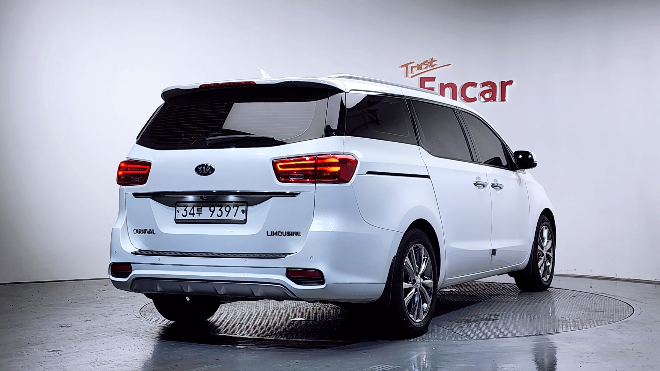 KIA CARNIVAL photo 2