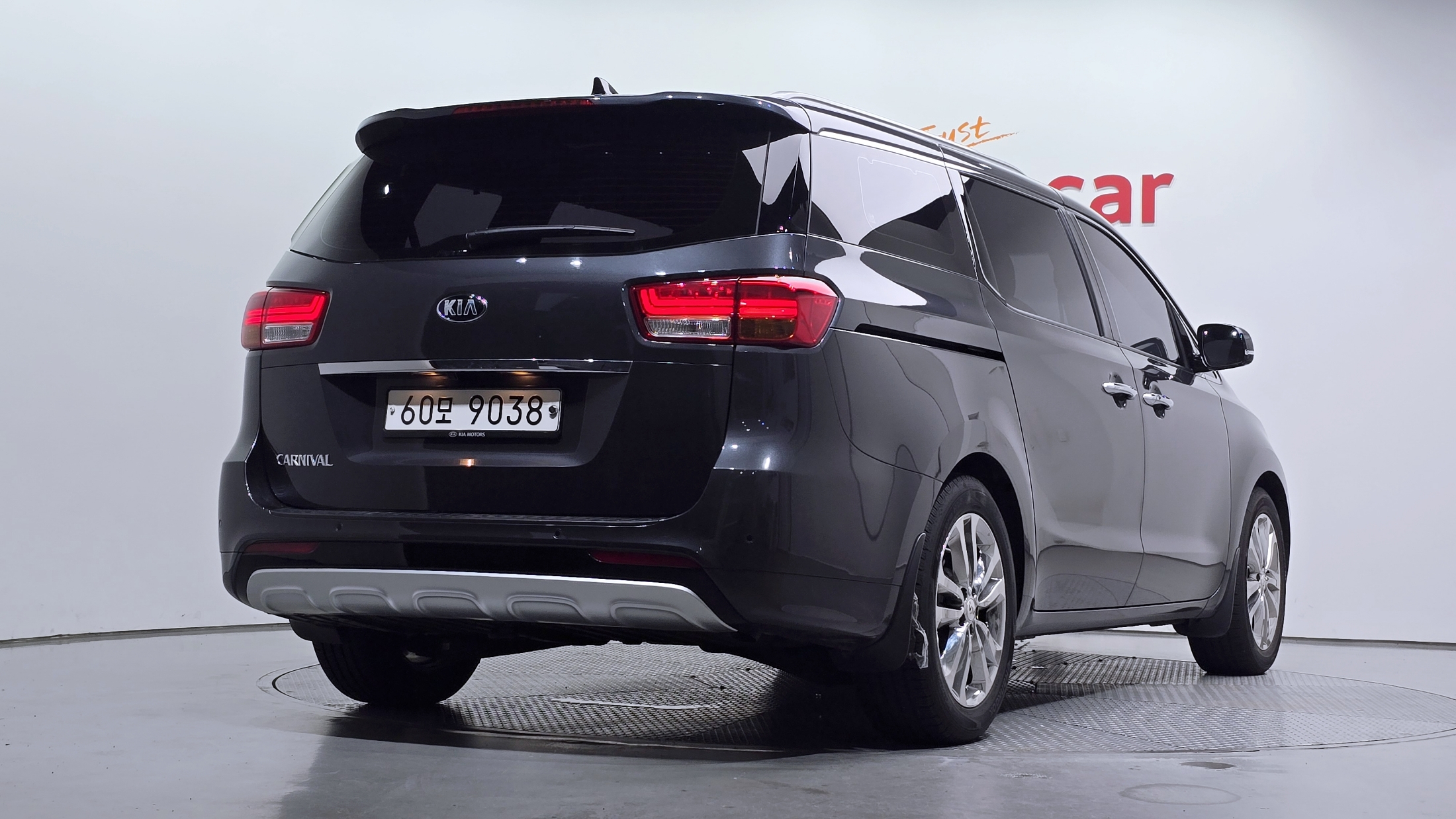 KIA CARNIVAL photo 2