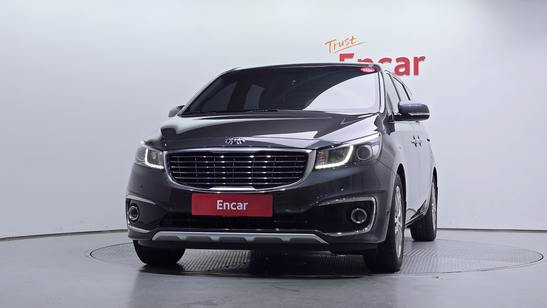 KIA CARNIVAL photo 3