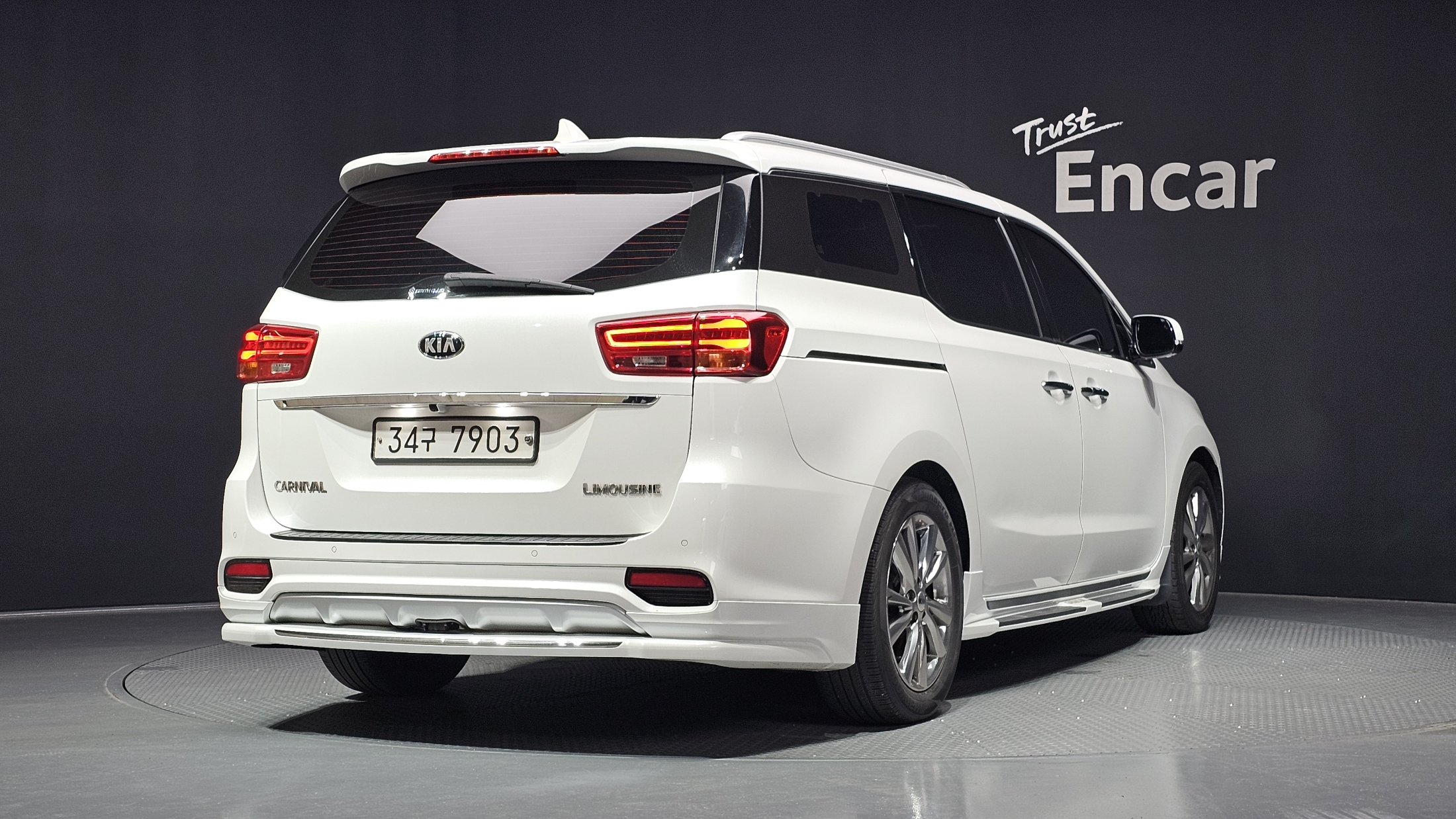 KIA CARNIVAL photo 2