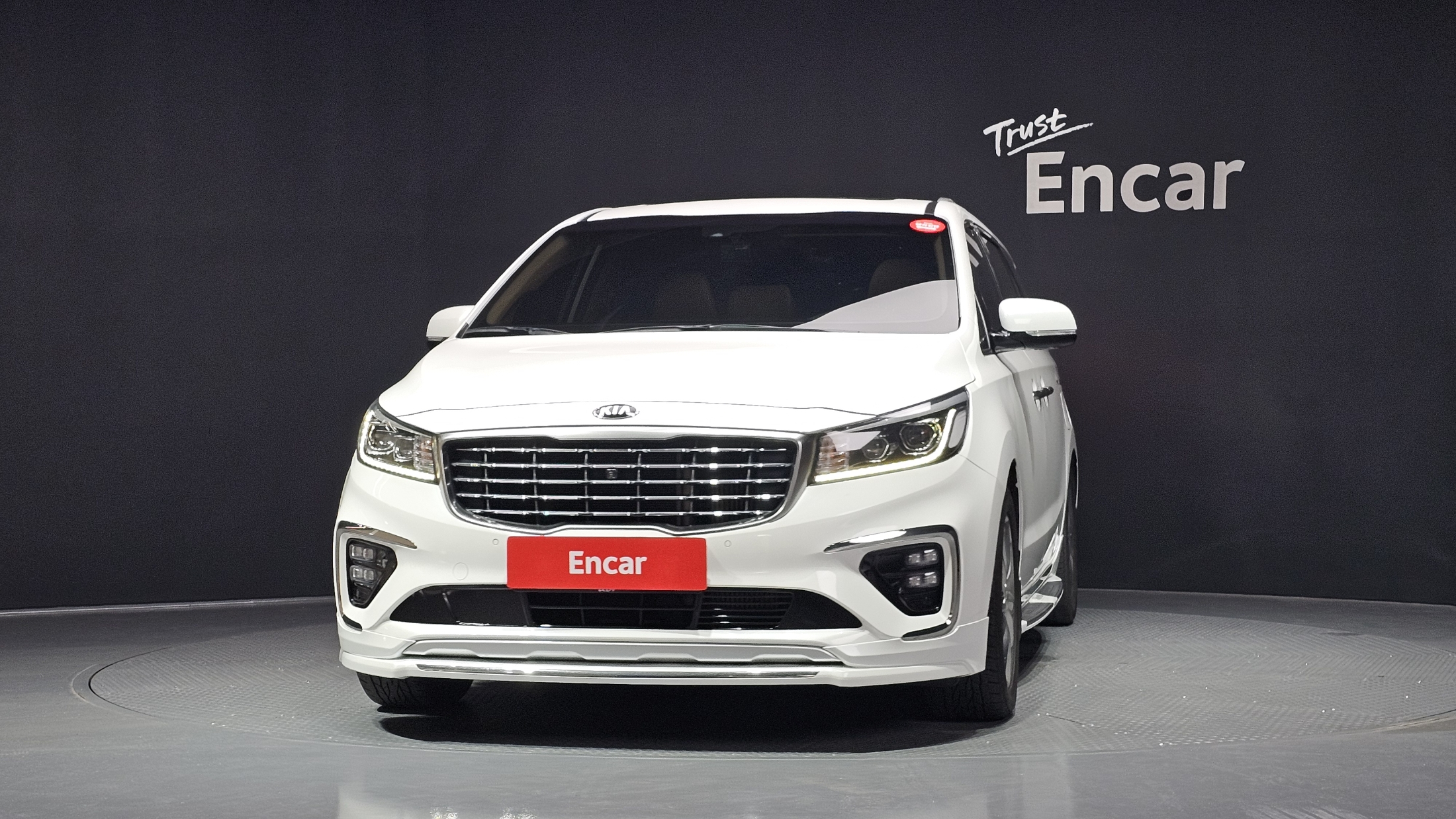 KIA CARNIVAL photo 3