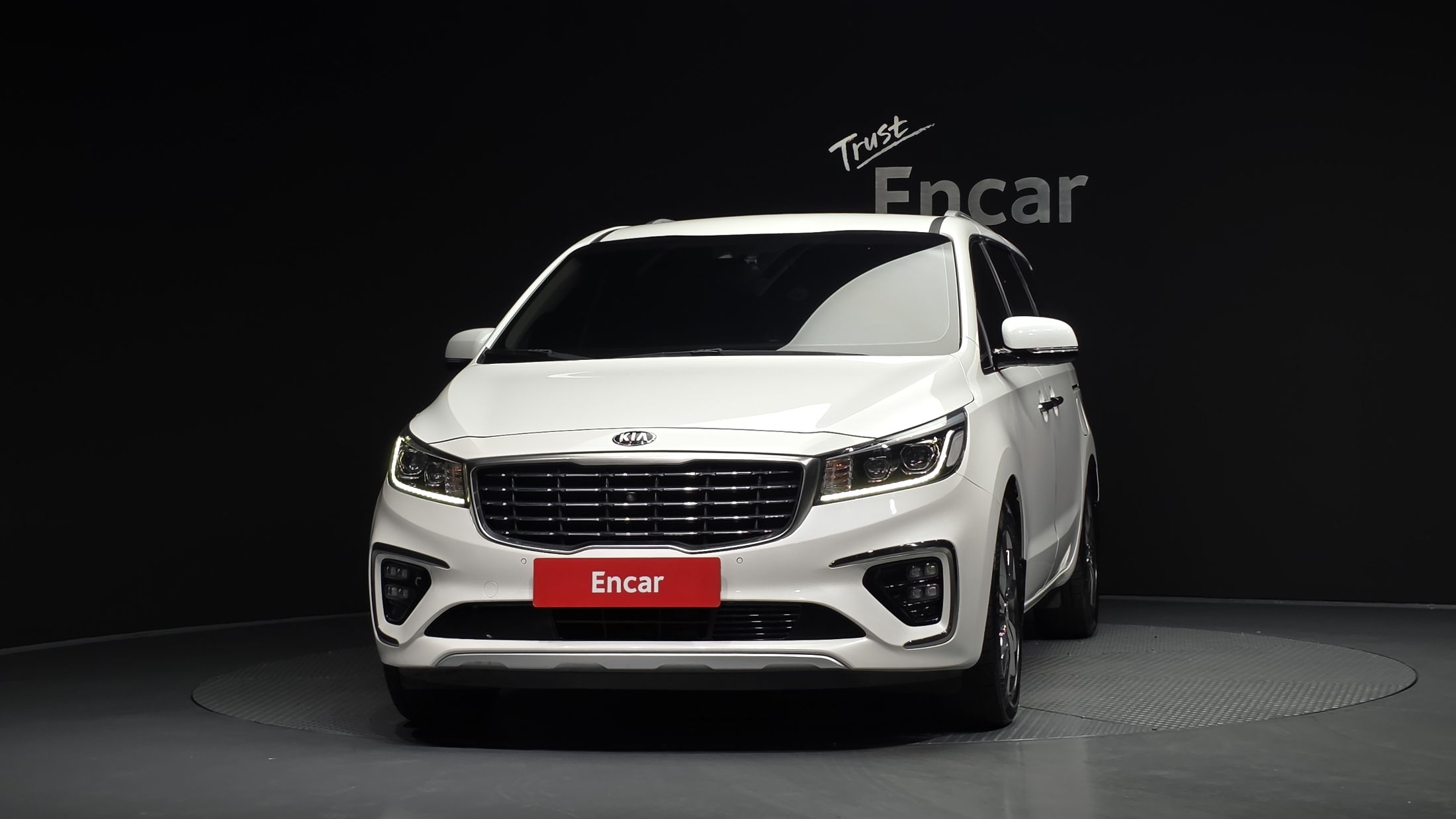 KIA CARNIVAL photo 3