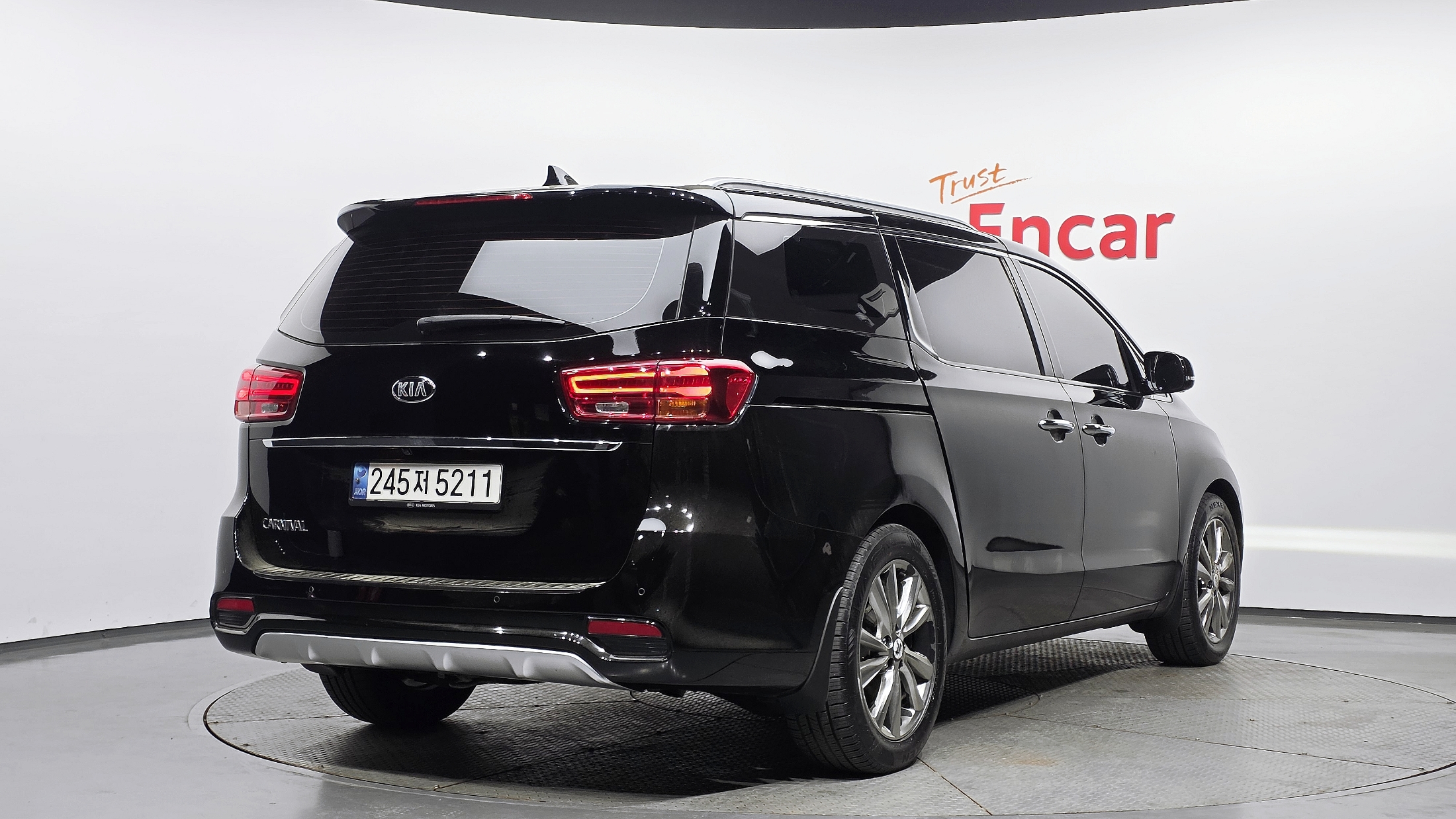 KIA CARNIVAL photo 2