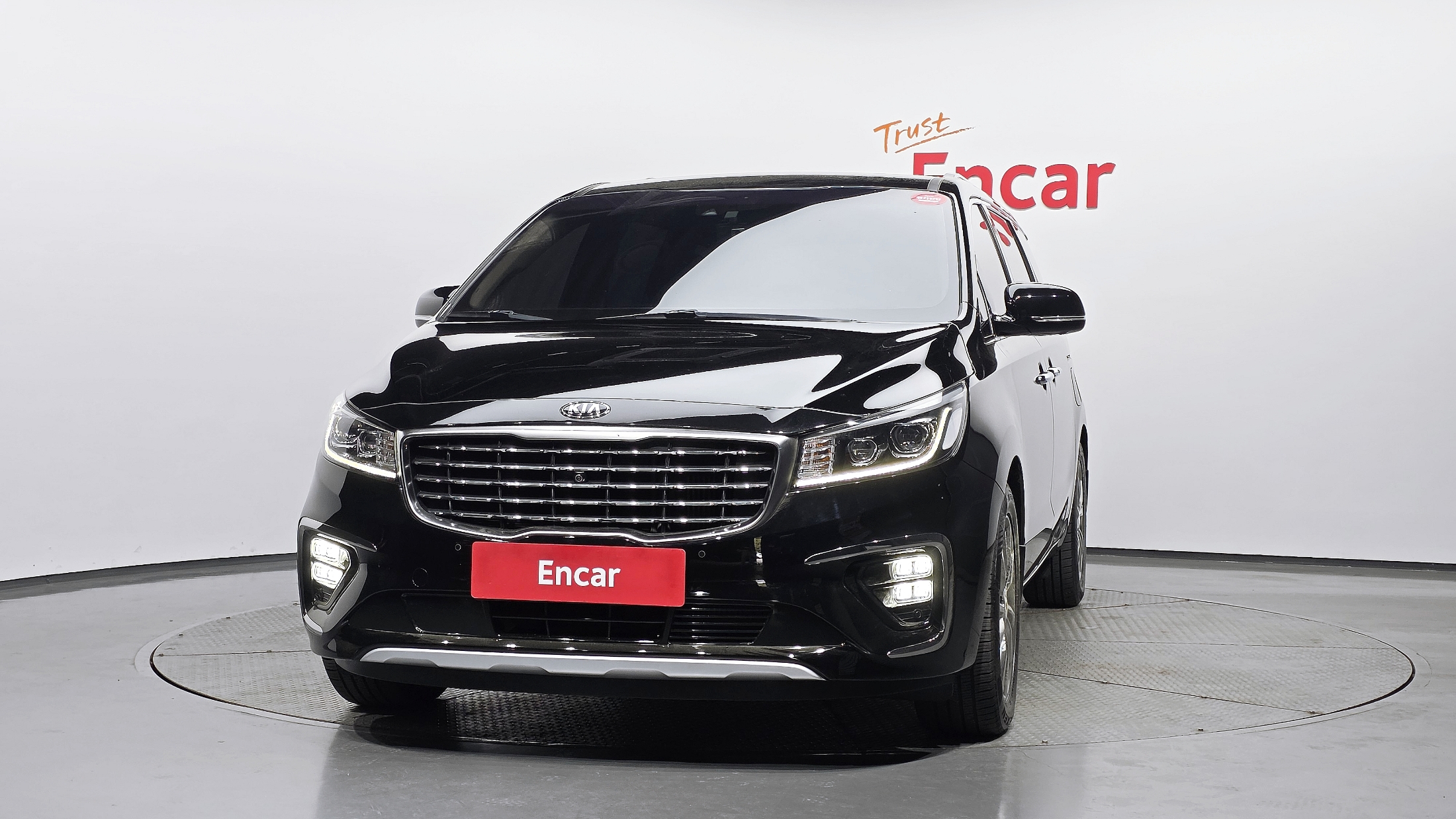 KIA CARNIVAL photo 3
