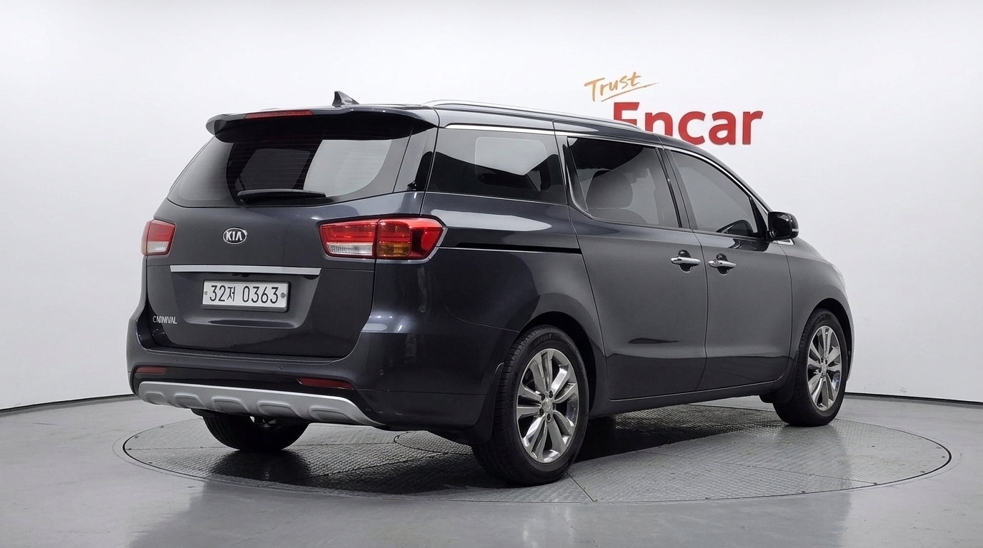KIA CARNIVAL photo 2
