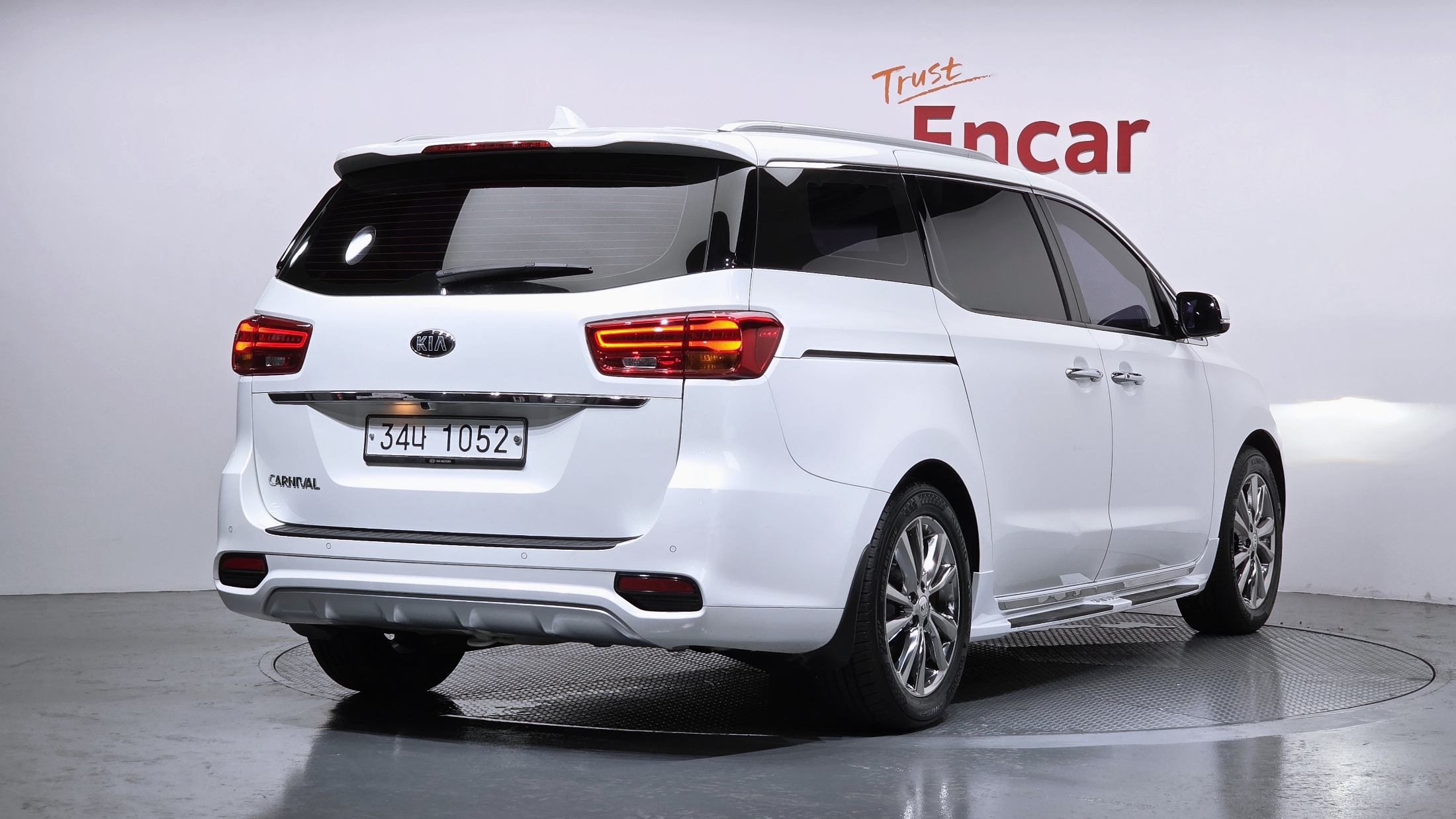 KIA CARNIVAL photo 2
