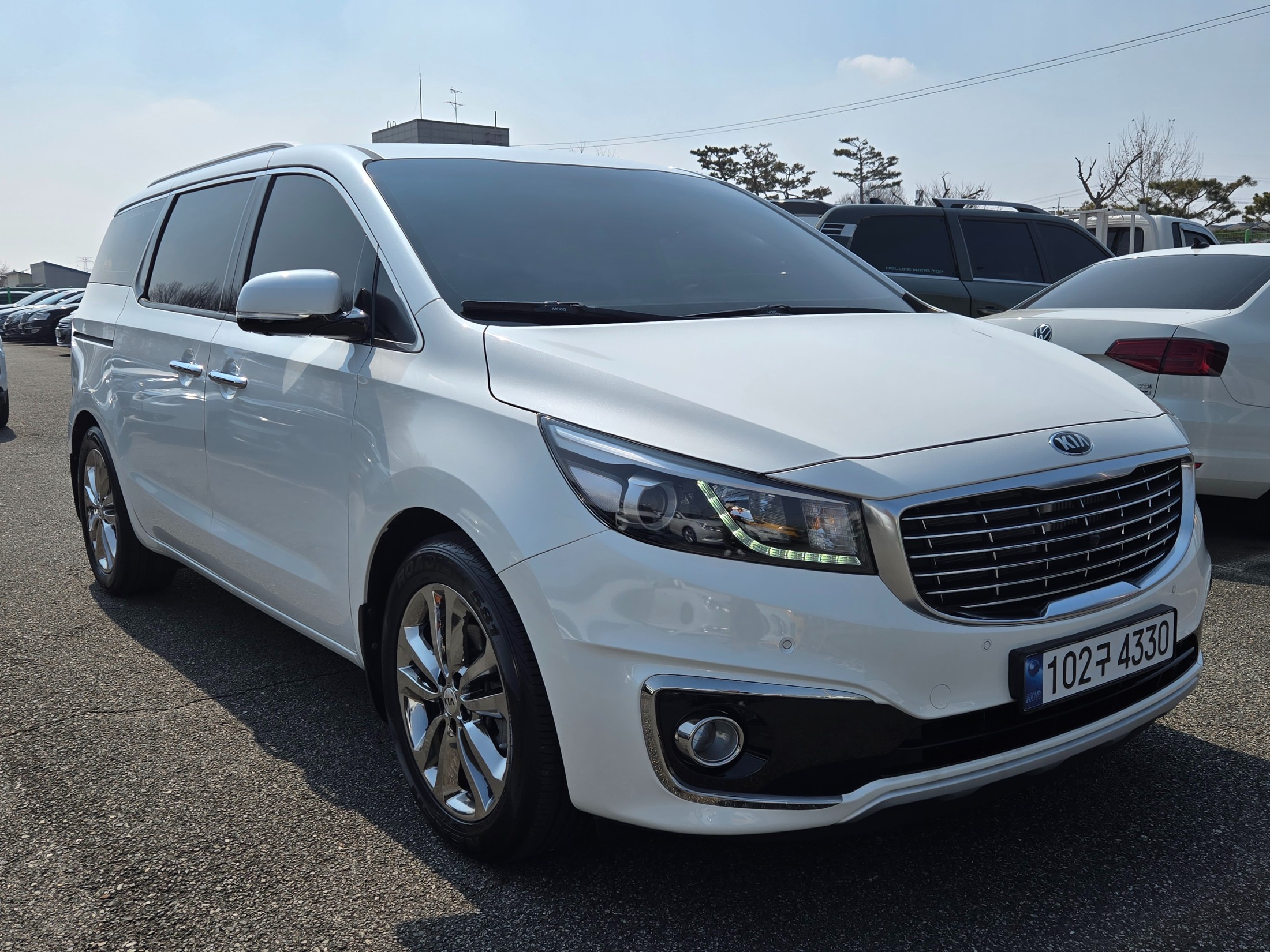 KIA CARNIVAL photo 3