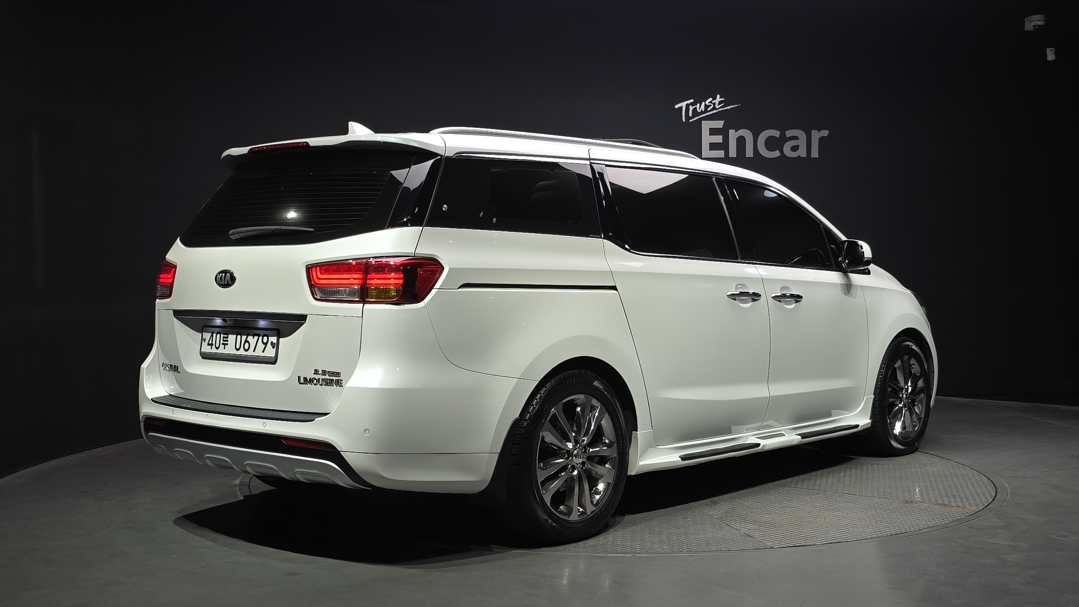 KIA CARNIVAL photo 2