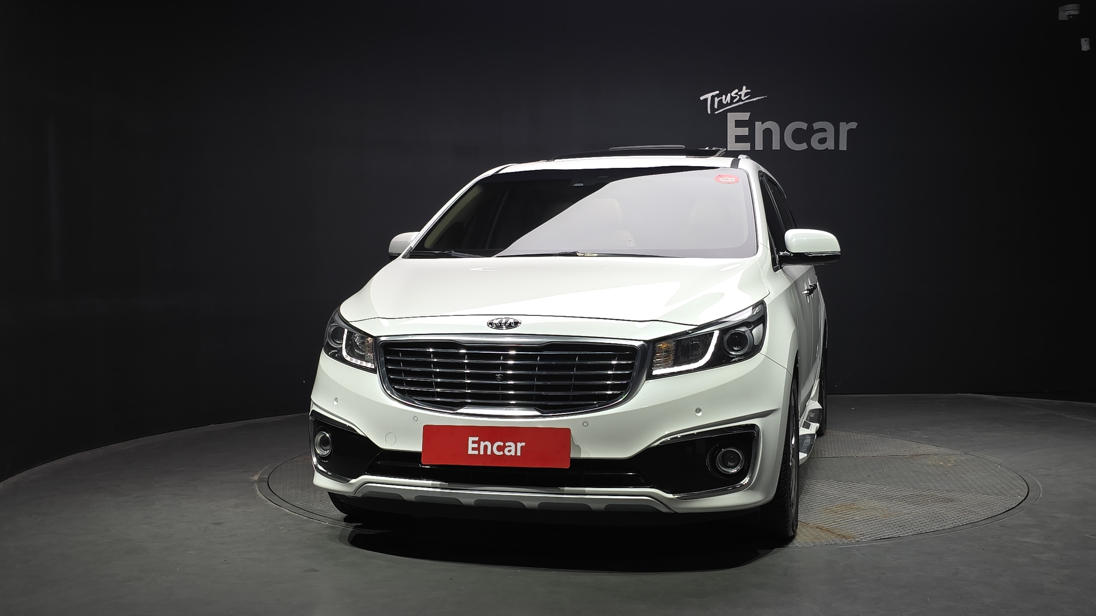 KIA CARNIVAL photo 3