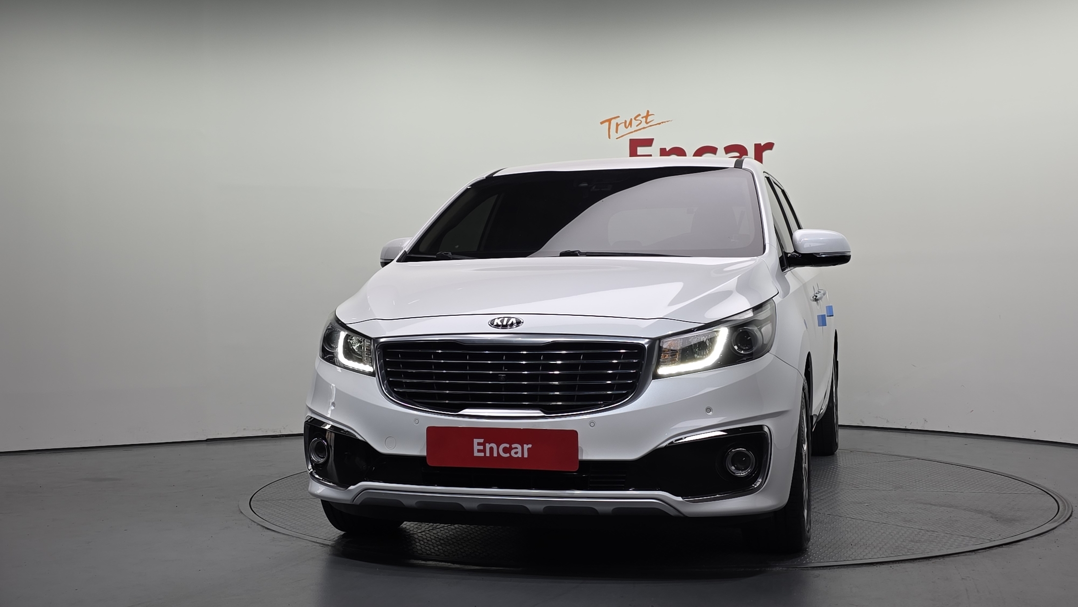 KIA CARNIVAL photo 3