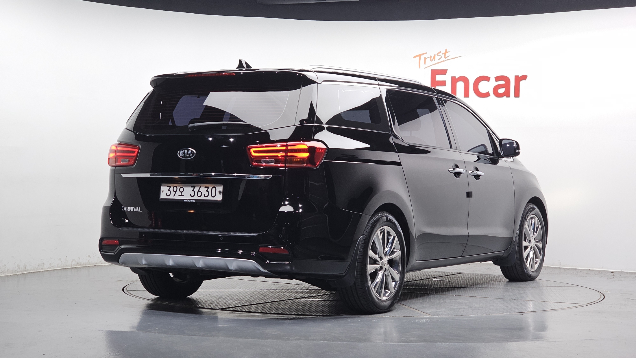 KIA CARNIVAL photo 2