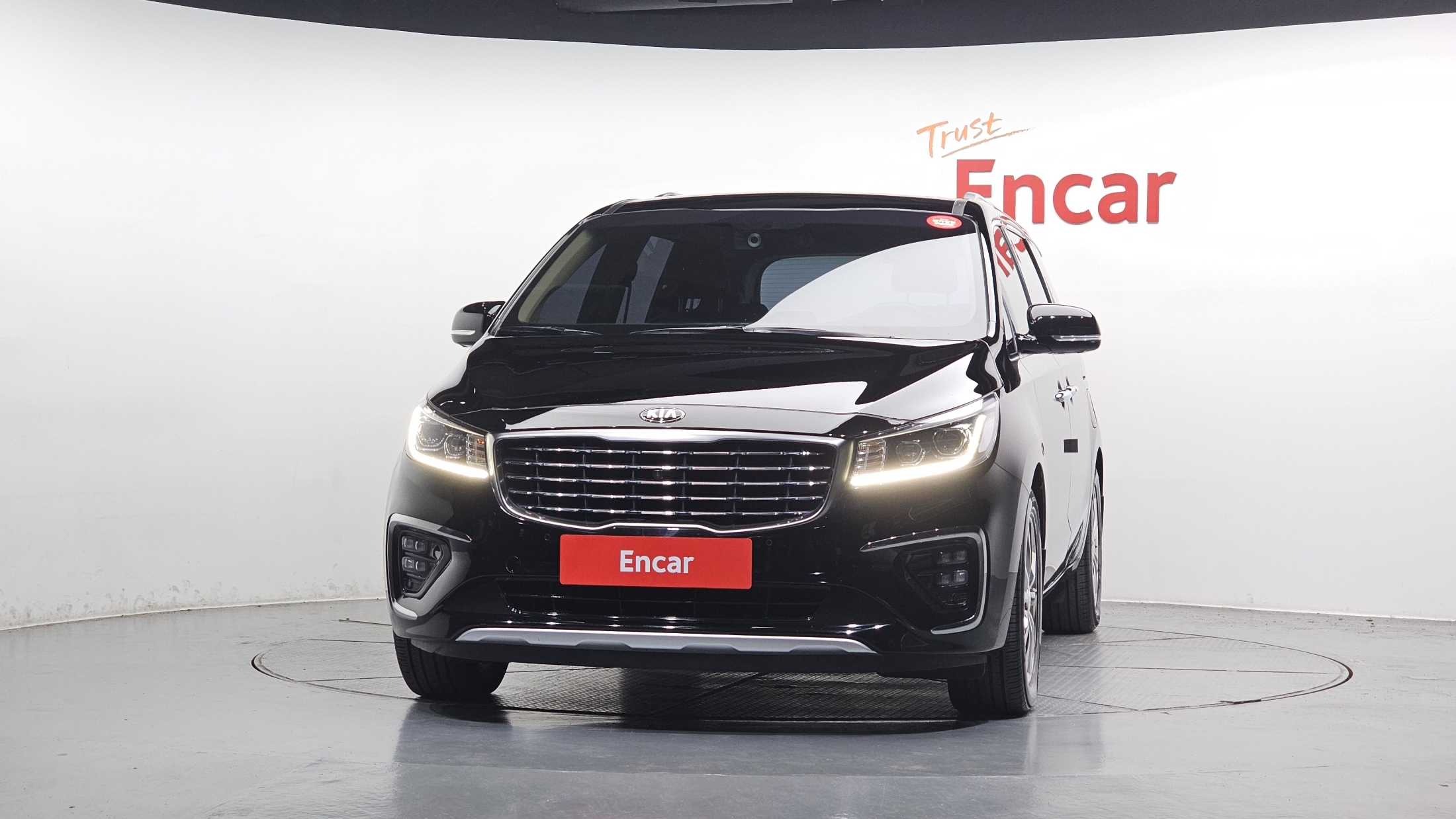 KIA CARNIVAL photo 3