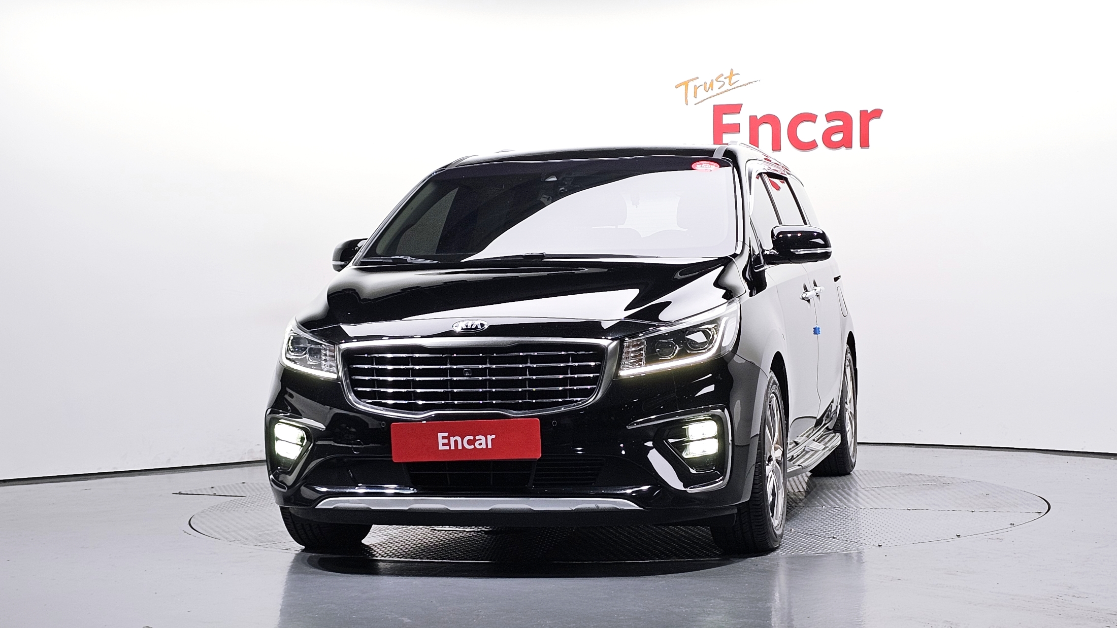 KIA CARNIVAL photo 3