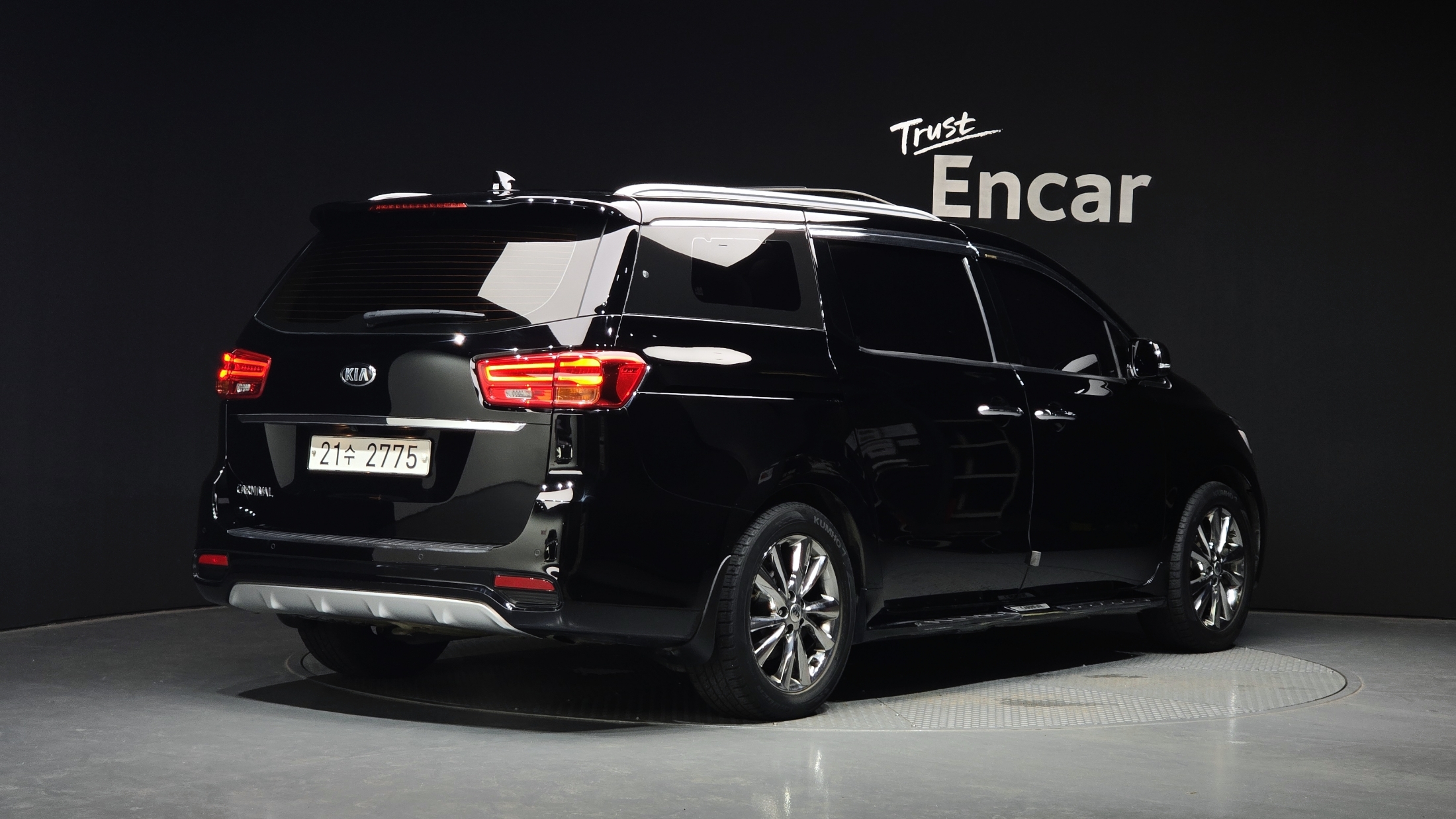 KIA CARNIVAL photo 2