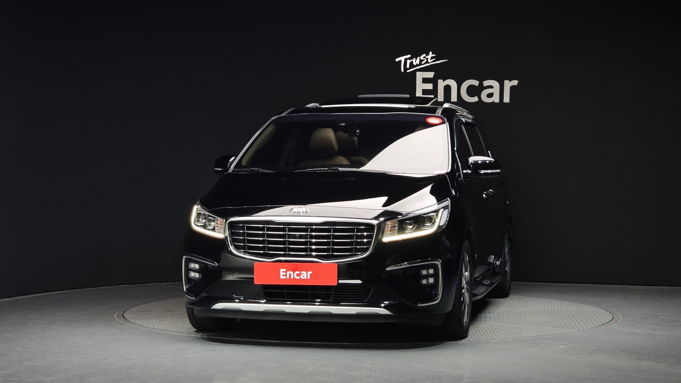 KIA CARNIVAL photo 3