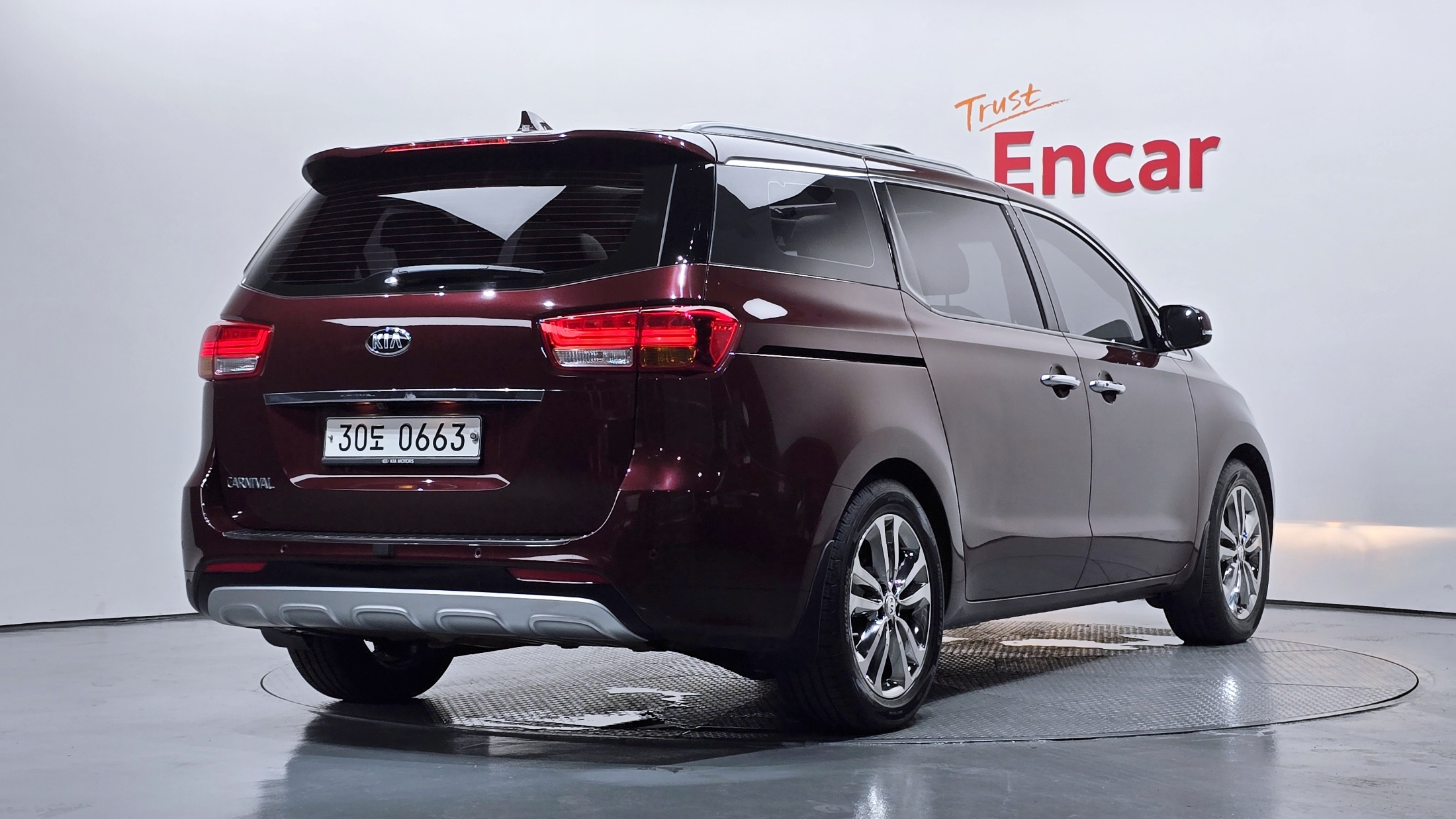 KIA CARNIVAL photo 2