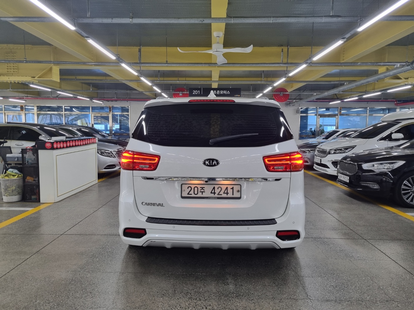 KIA CARNIVAL photo 3