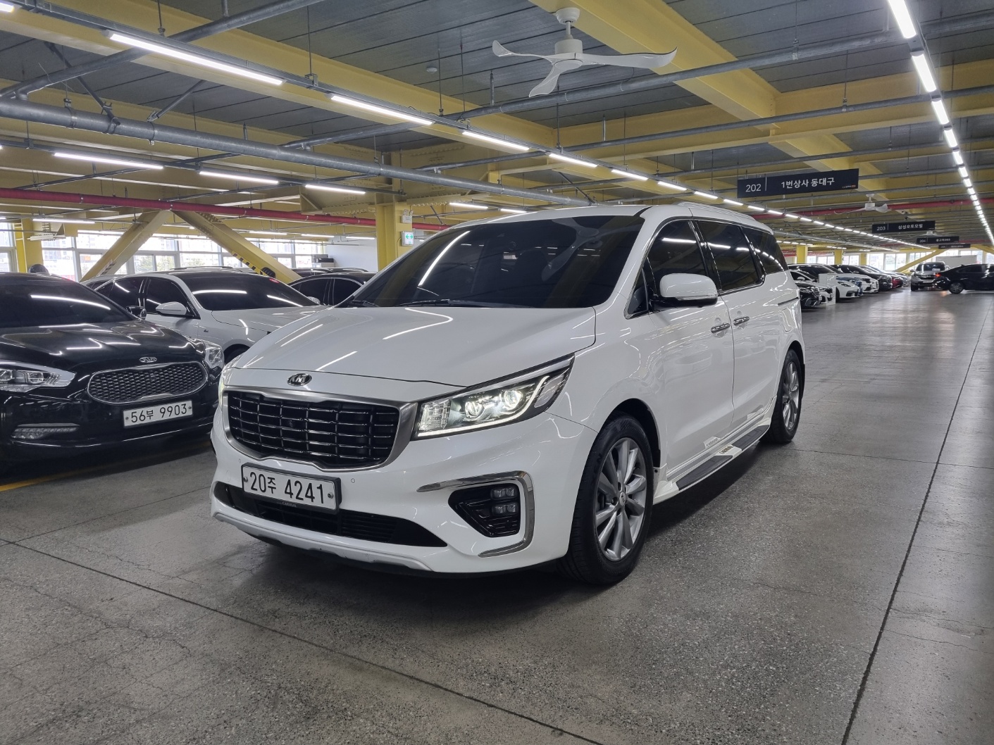 KIA CARNIVAL
