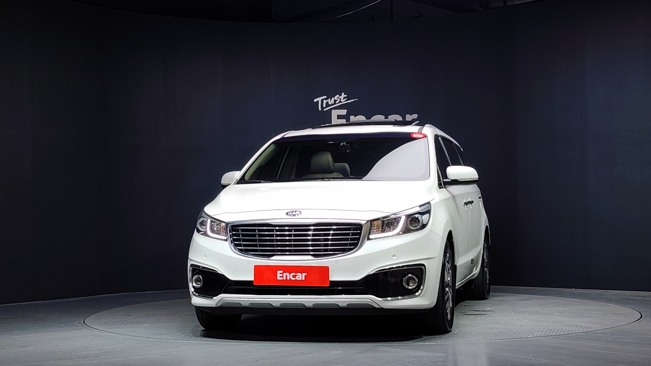 KIA CARNIVAL photo 3