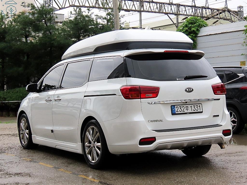 KIA CARNIVAL photo 3