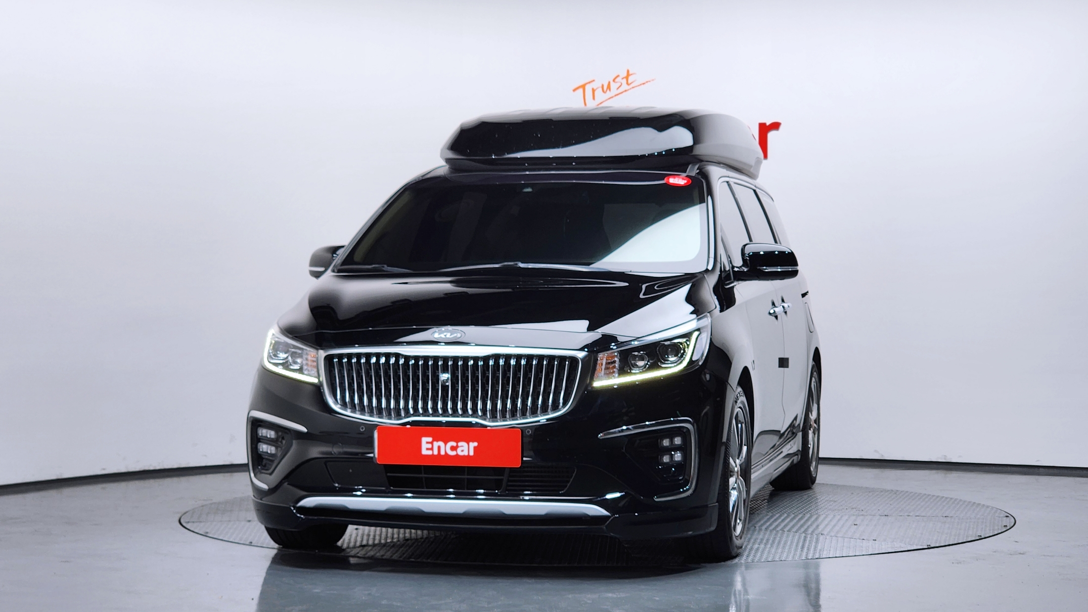 KIA CARNIVAL photo 3