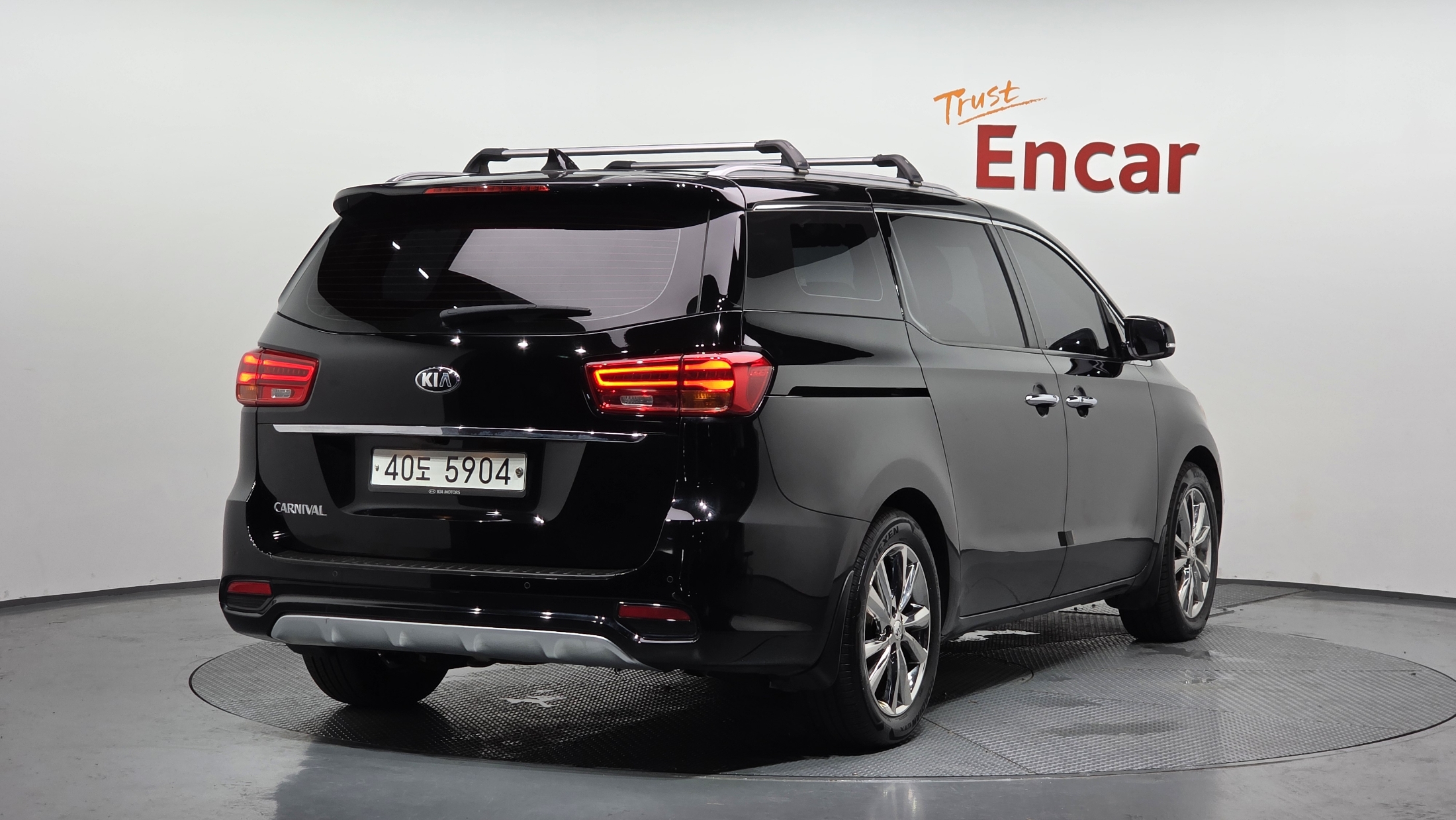 KIA CARNIVAL photo 2