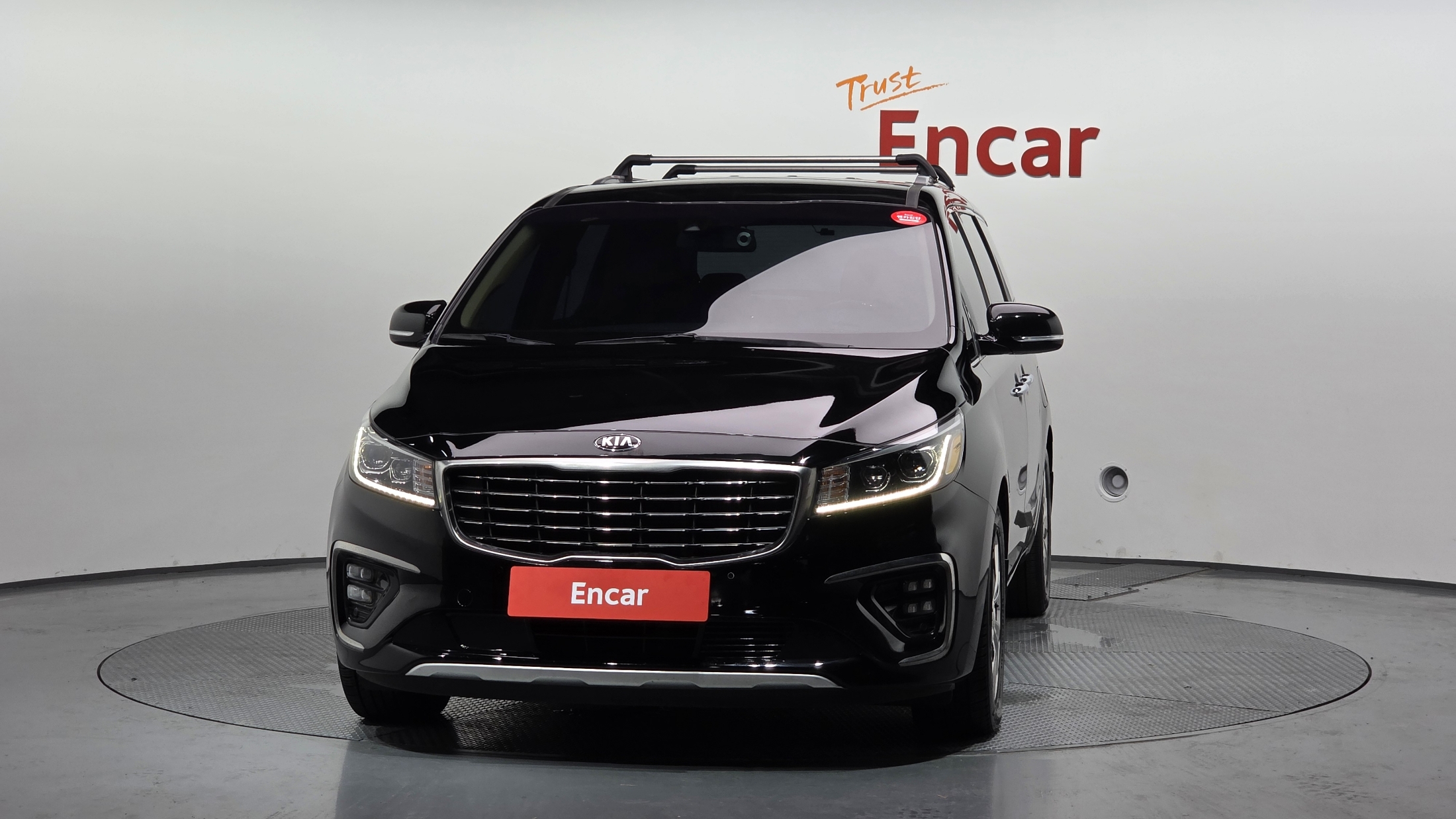 KIA CARNIVAL photo 3