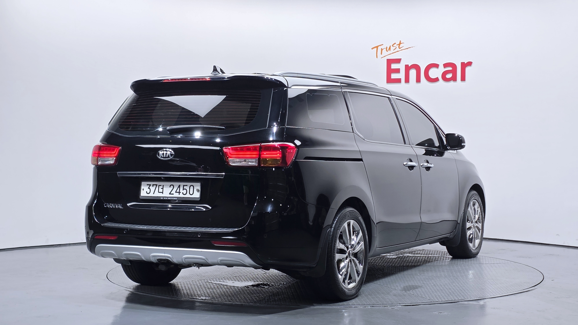 KIA CARNIVAL photo 2