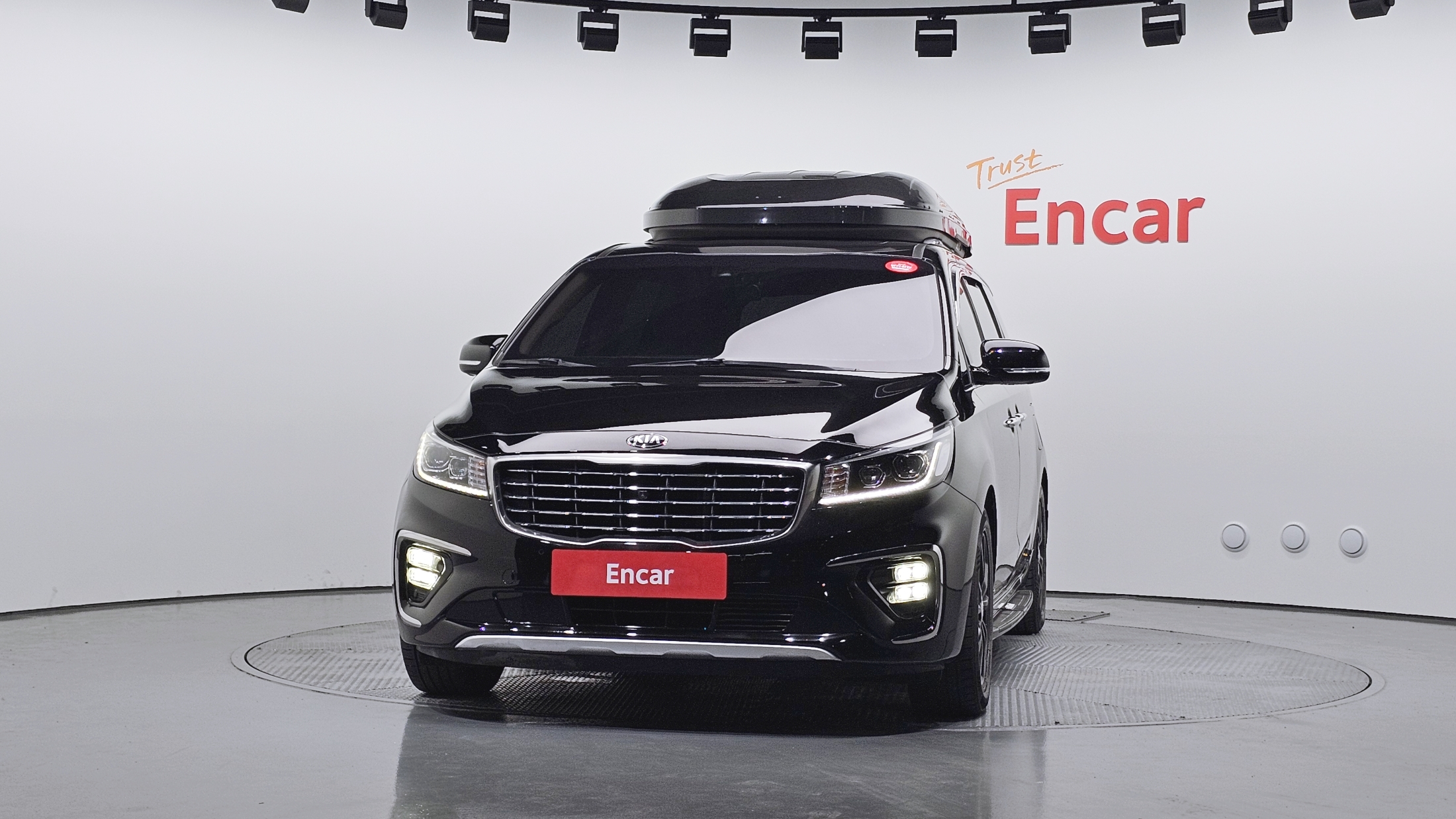KIA CARNIVAL photo 3
