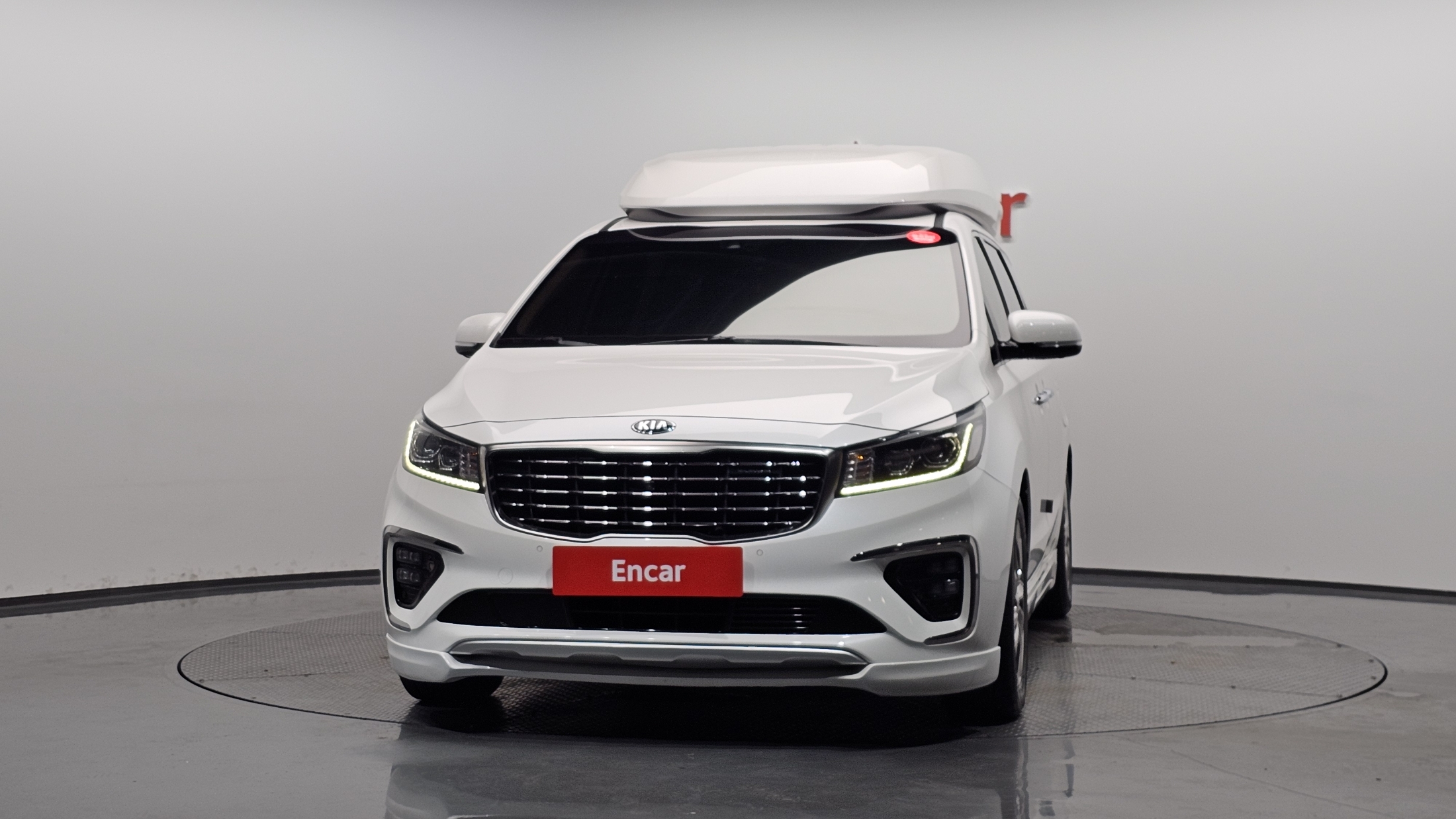 KIA CARNIVAL photo 3