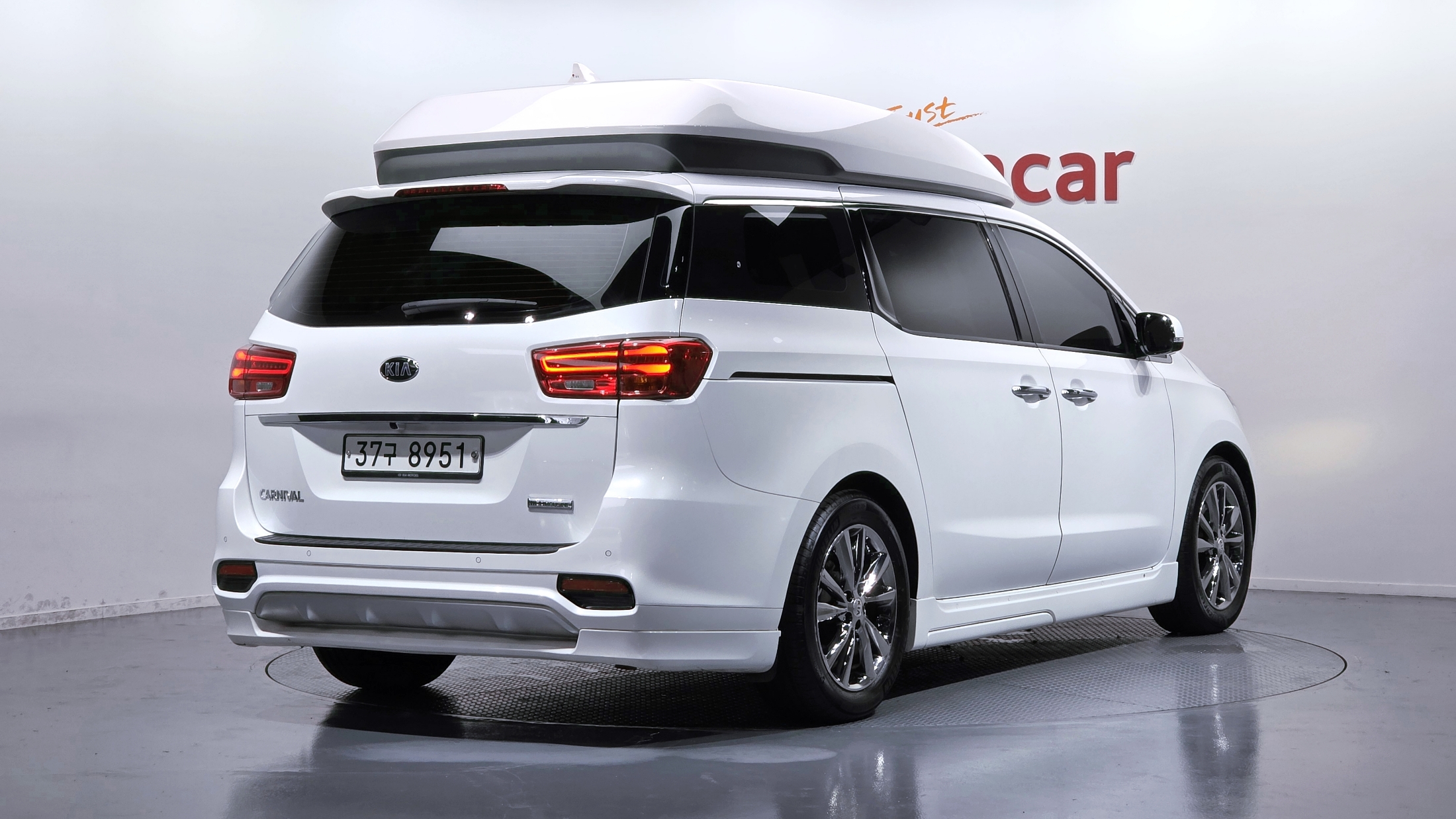 KIA CARNIVAL photo 2