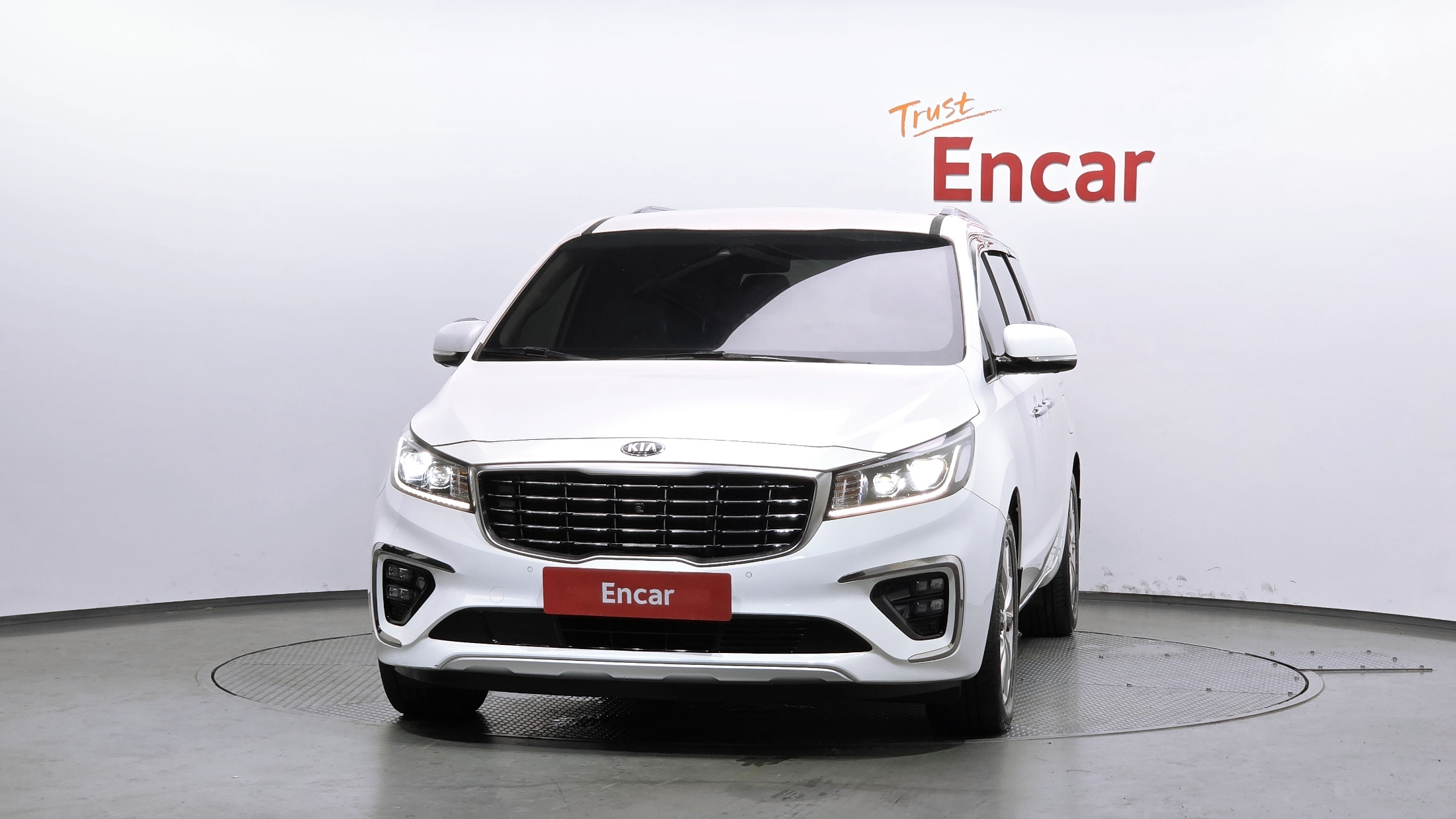 KIA CARNIVAL photo 3