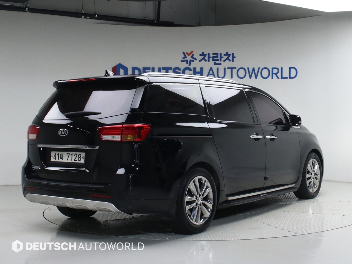 KIA CARNIVAL photo 2