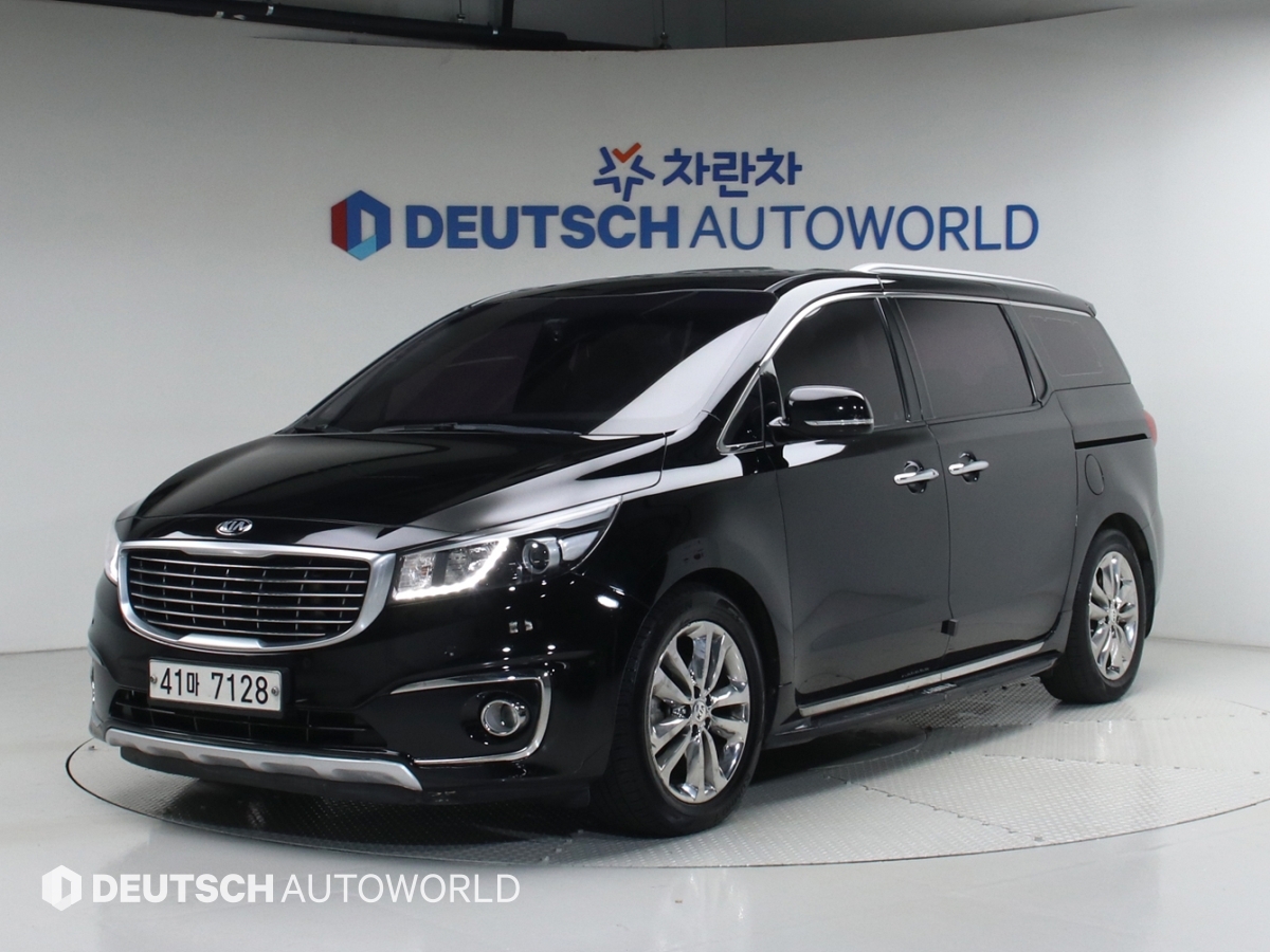 KIA CARNIVAL photo 3