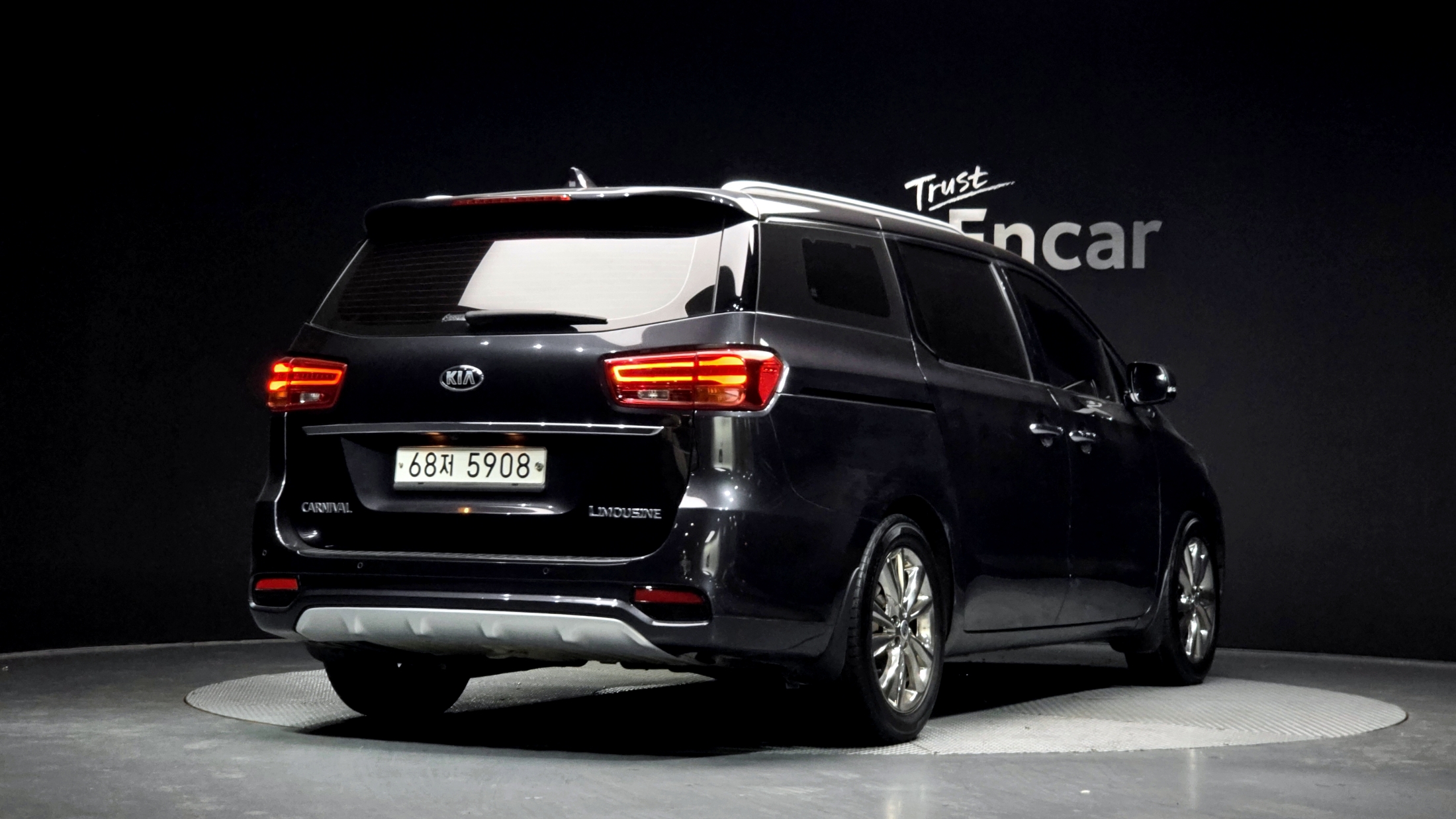 KIA CARNIVAL photo 2
